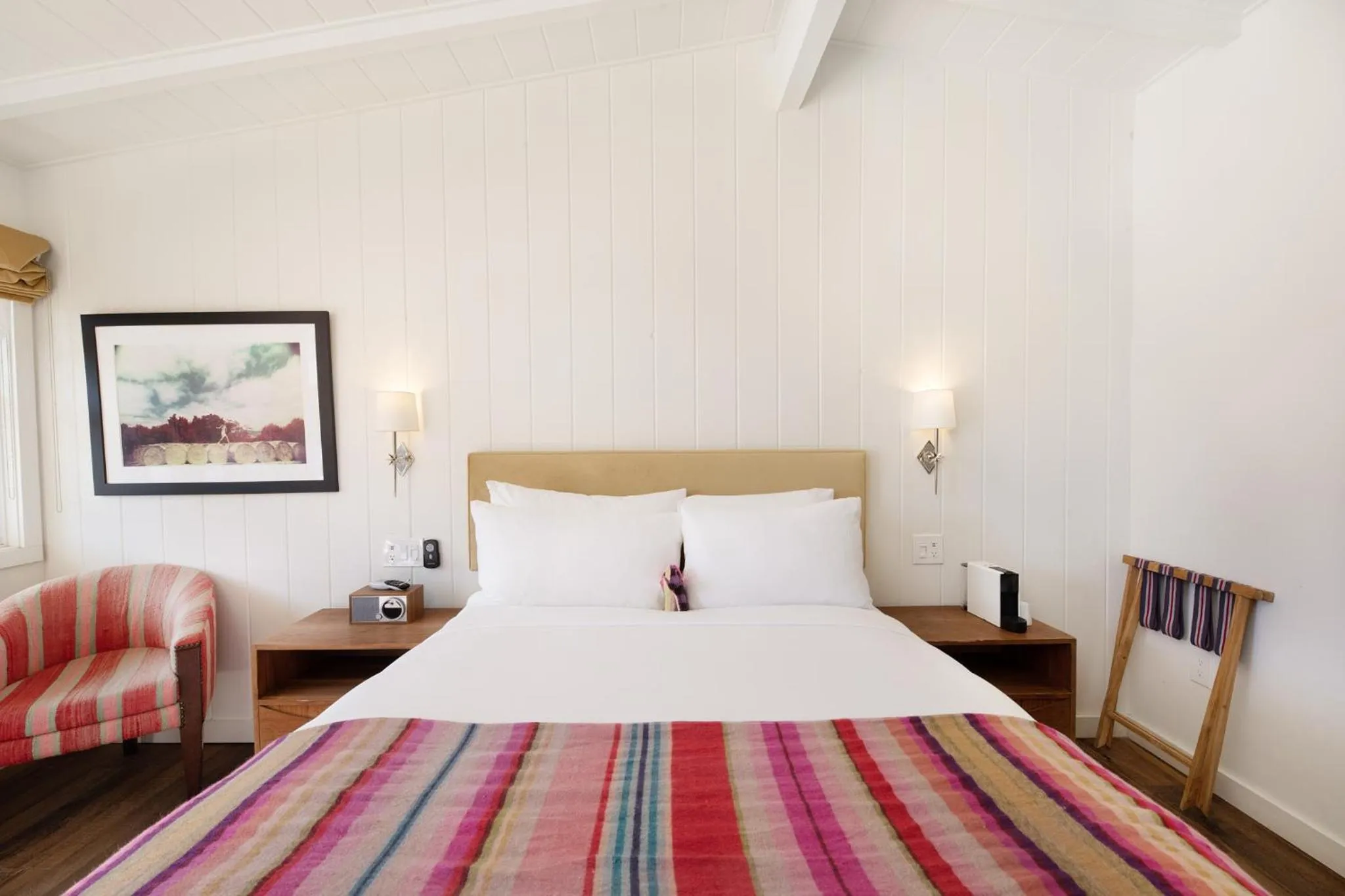 Bedroom, Bed in Skyview Los Alamos - 21 & Over Pool