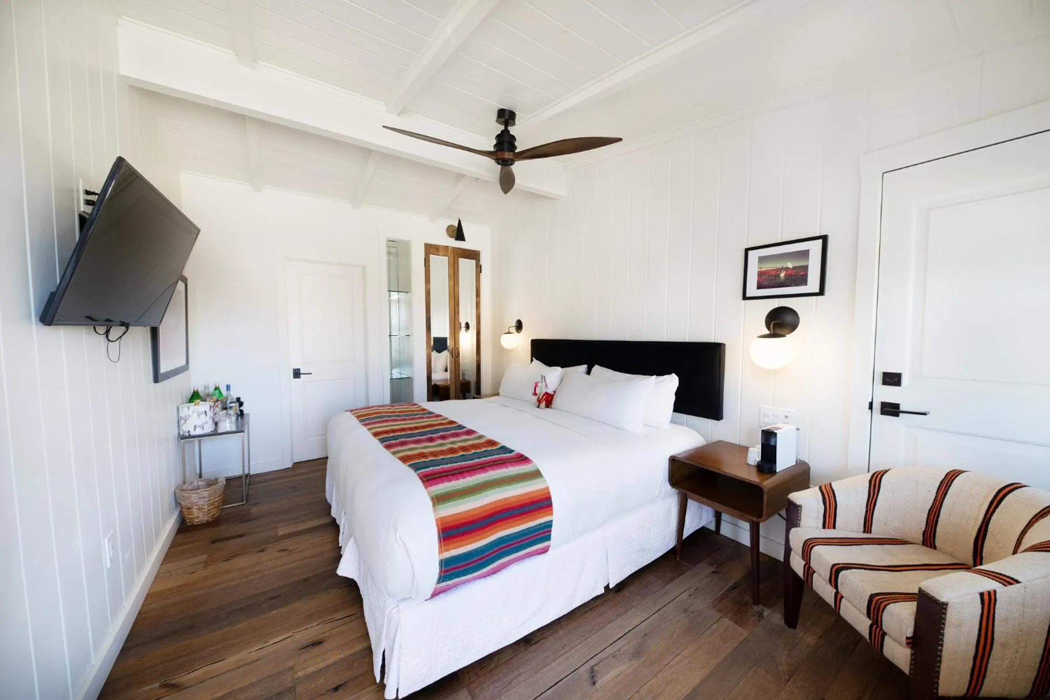 Bedroom, Bed in Skyview Los Alamos - 21 & Over Pool