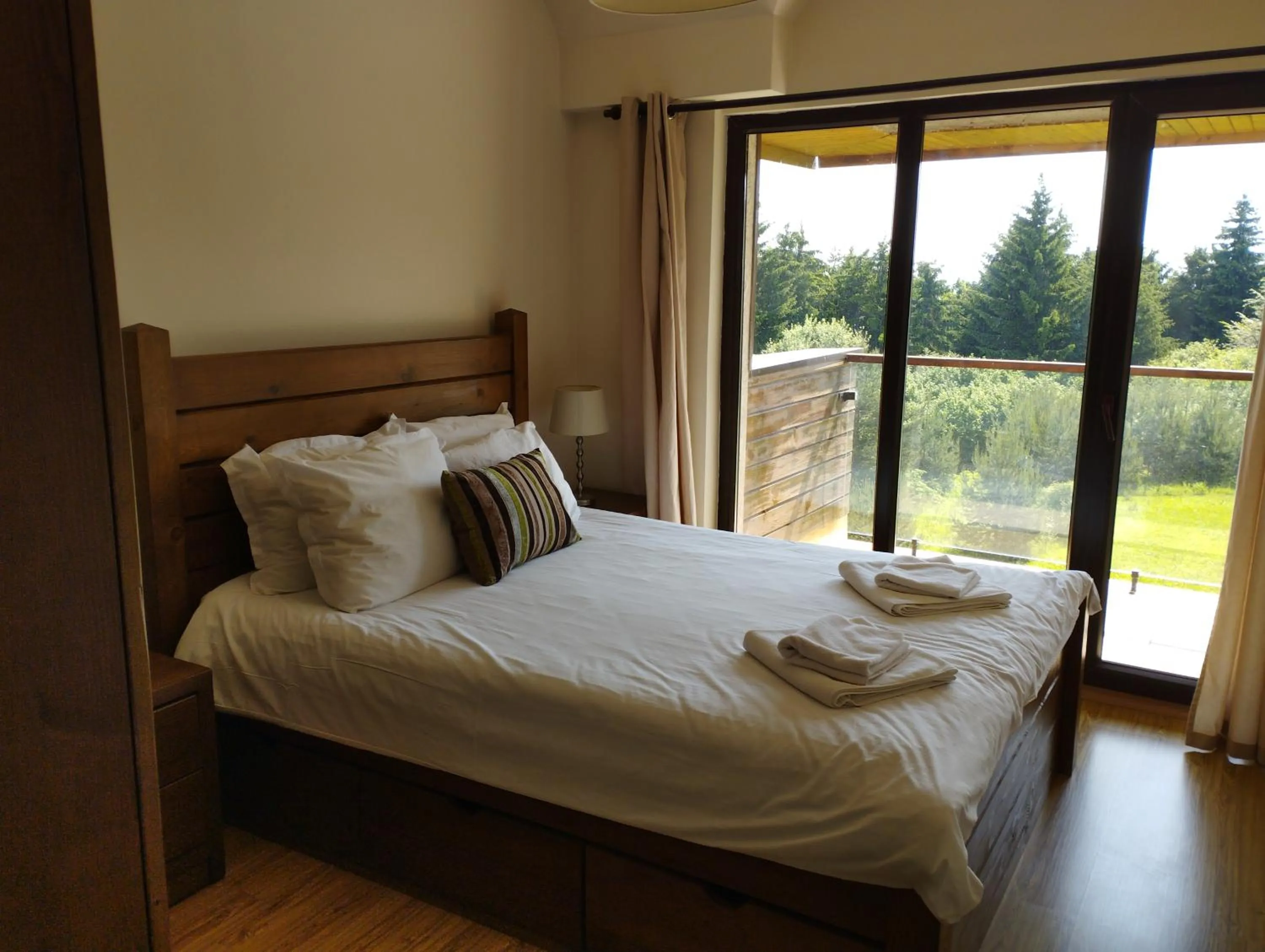 Bed in Chamkoria Chalets