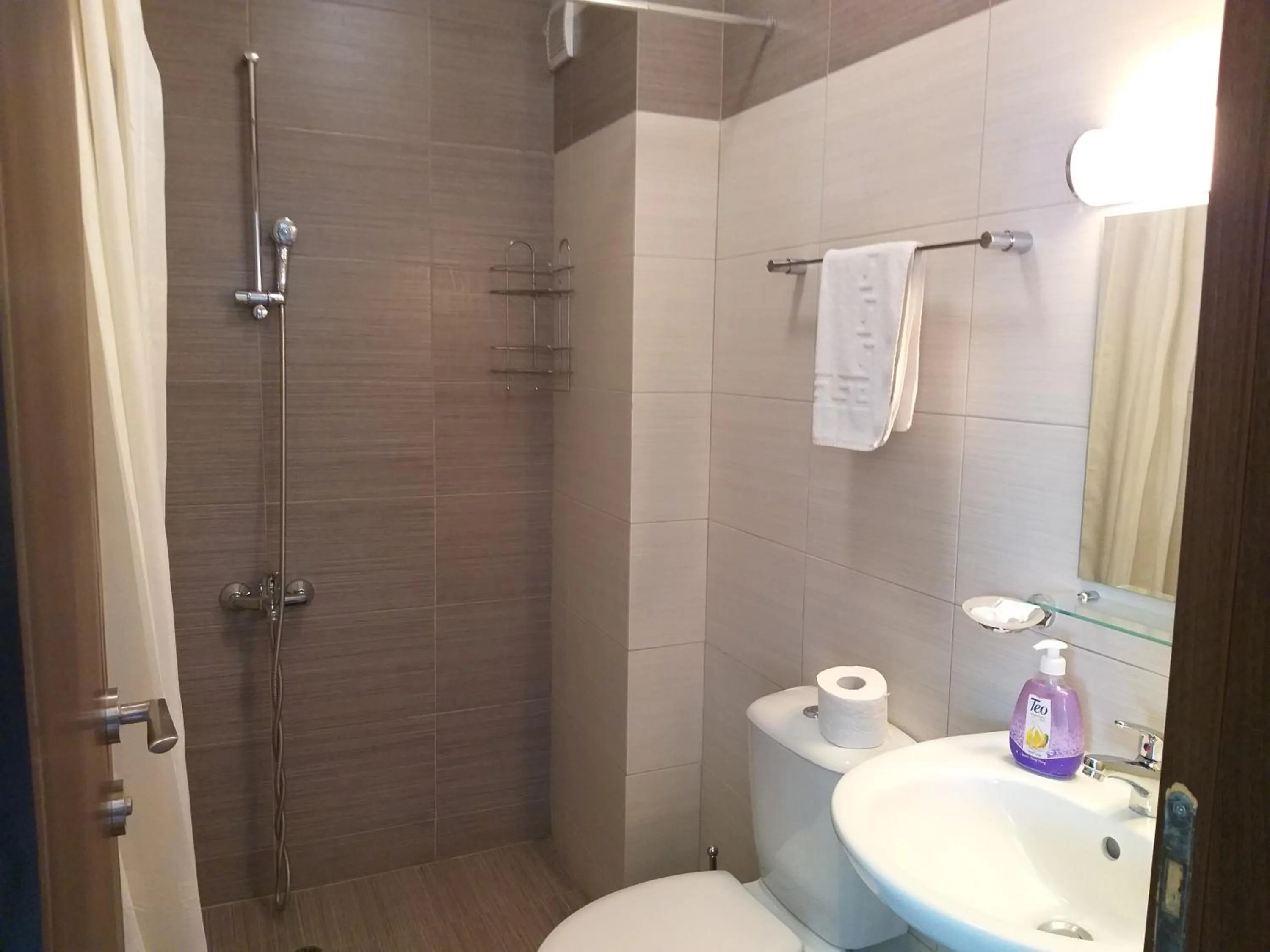 Shower in Chamkoria Chalets