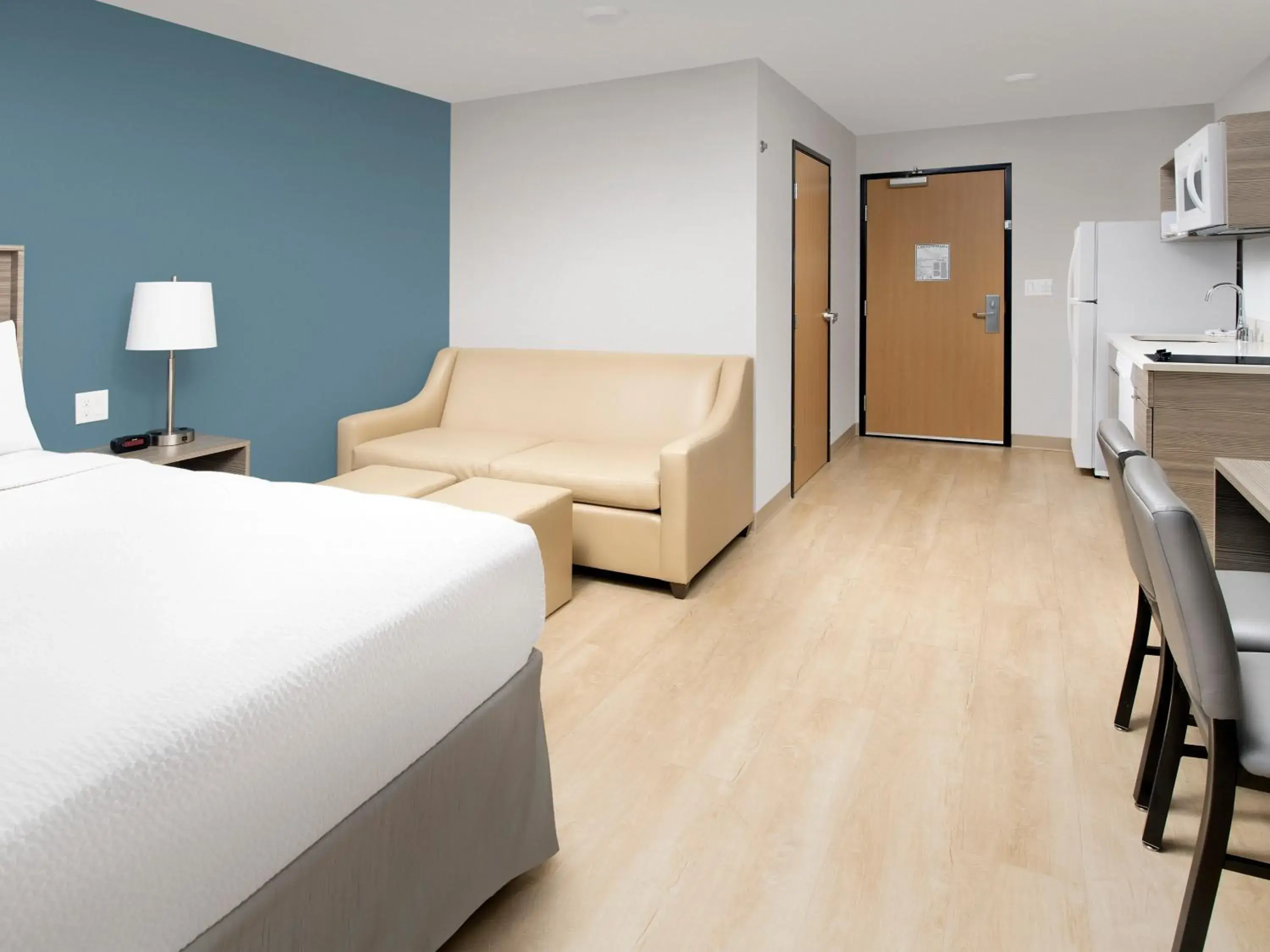 Standard King Room - Non-Smoking in WoodSpring Suites Seattle Tukwila Standard King Room - Non-Smoking in WoodSpring Suites Seattle Tukwila