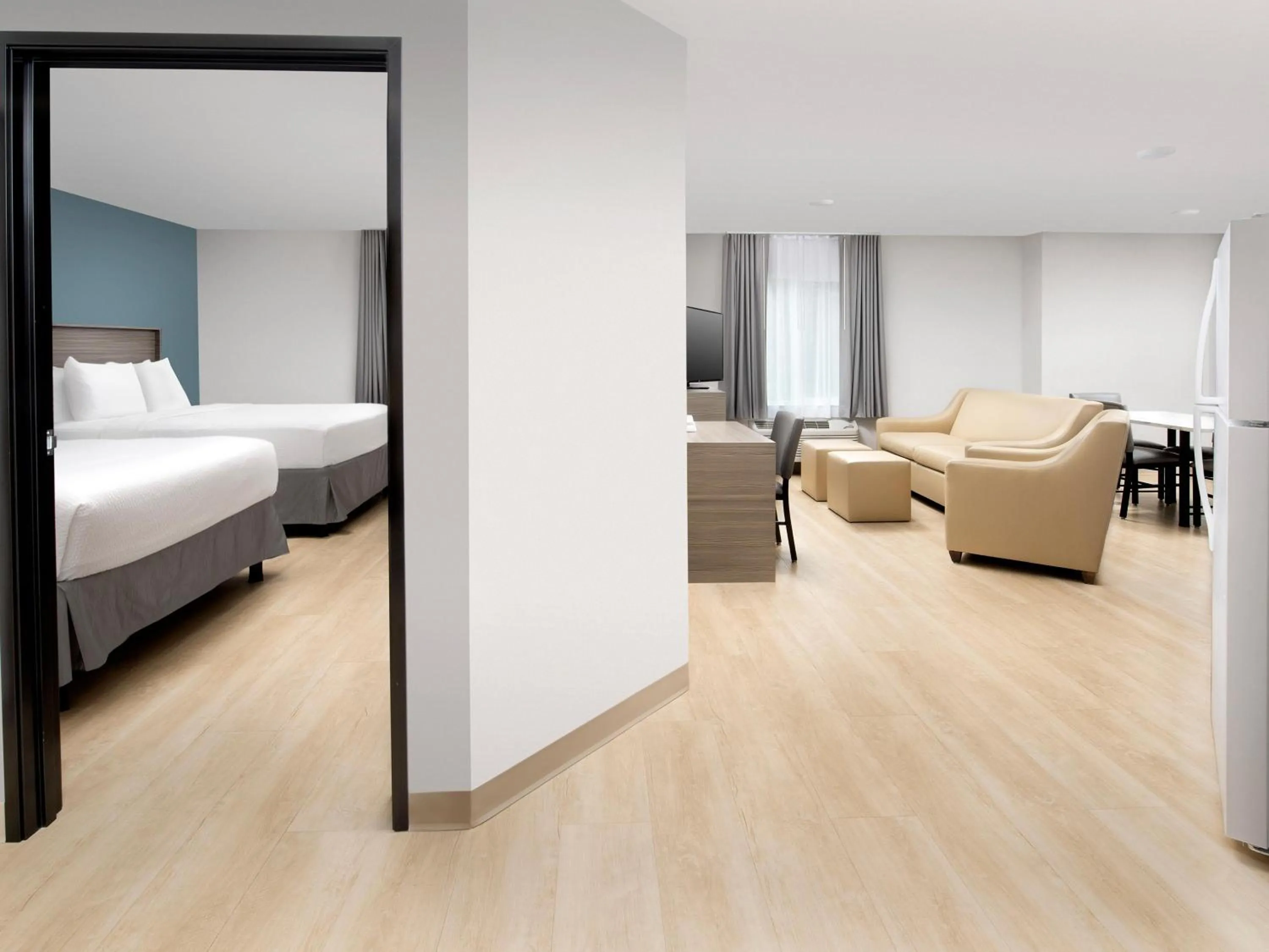 Bed in WoodSpring Suites Seattle Tukwila