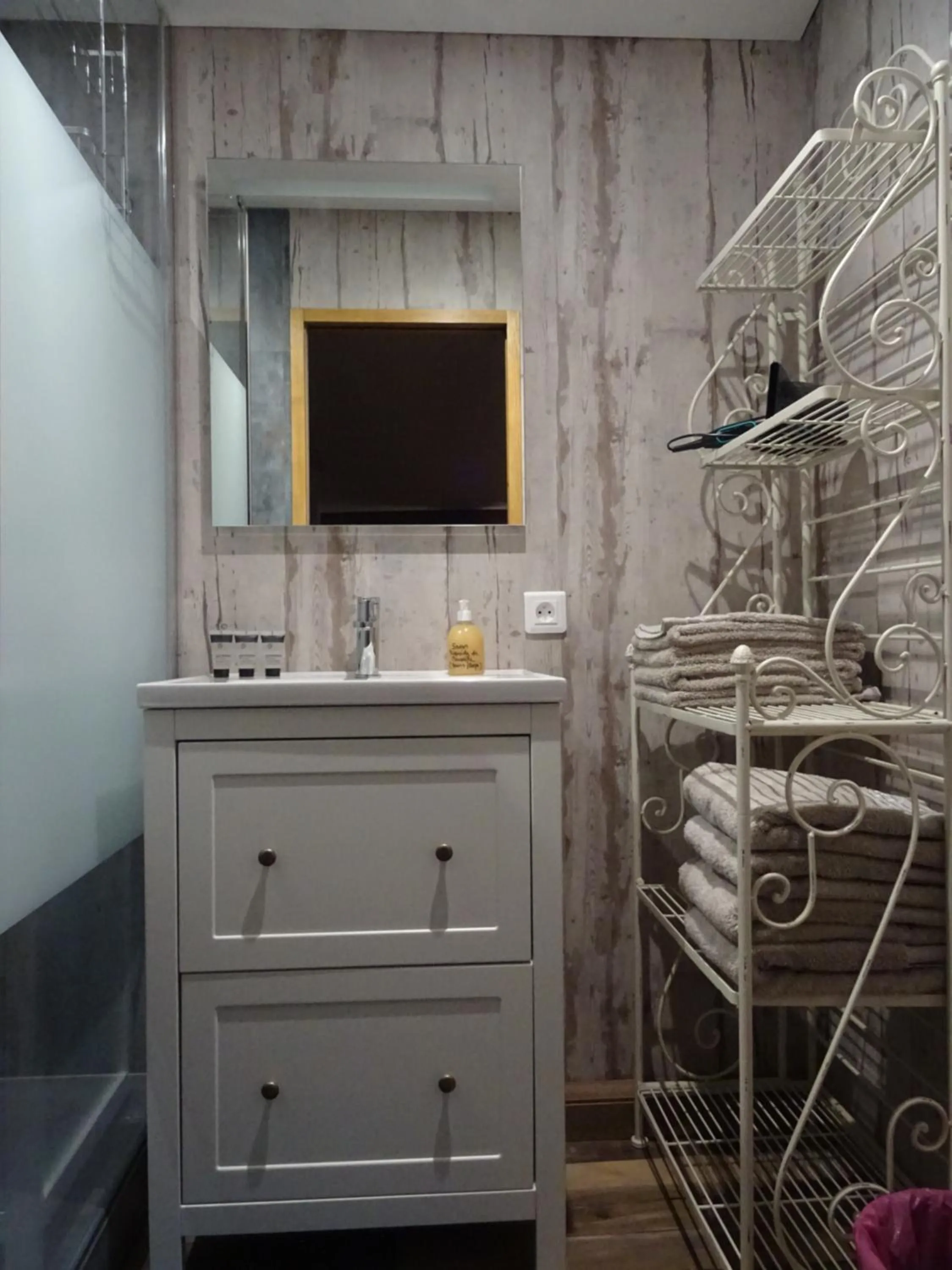 Bathroom in La Lauriére