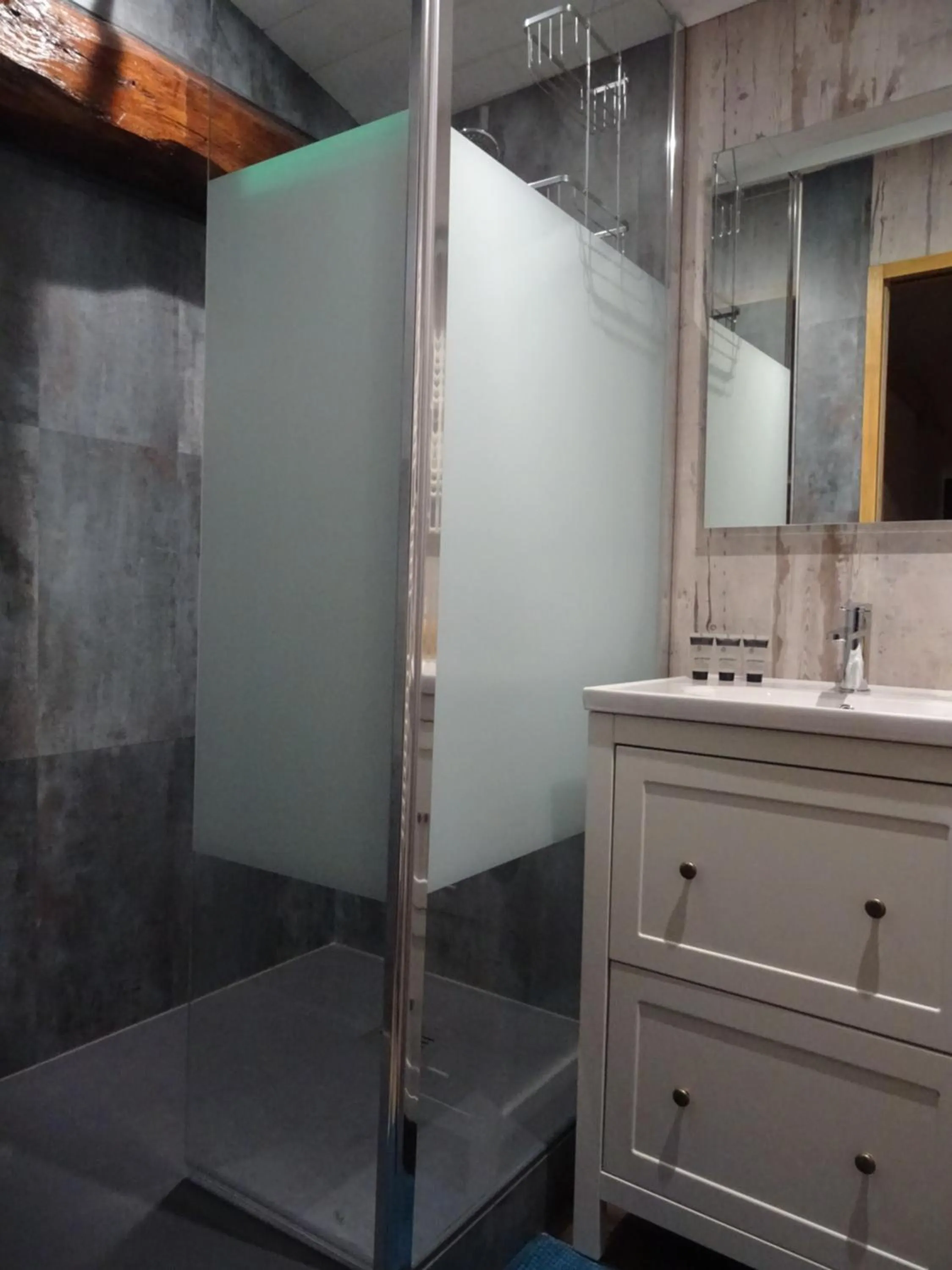 Bathroom in La Lauriére