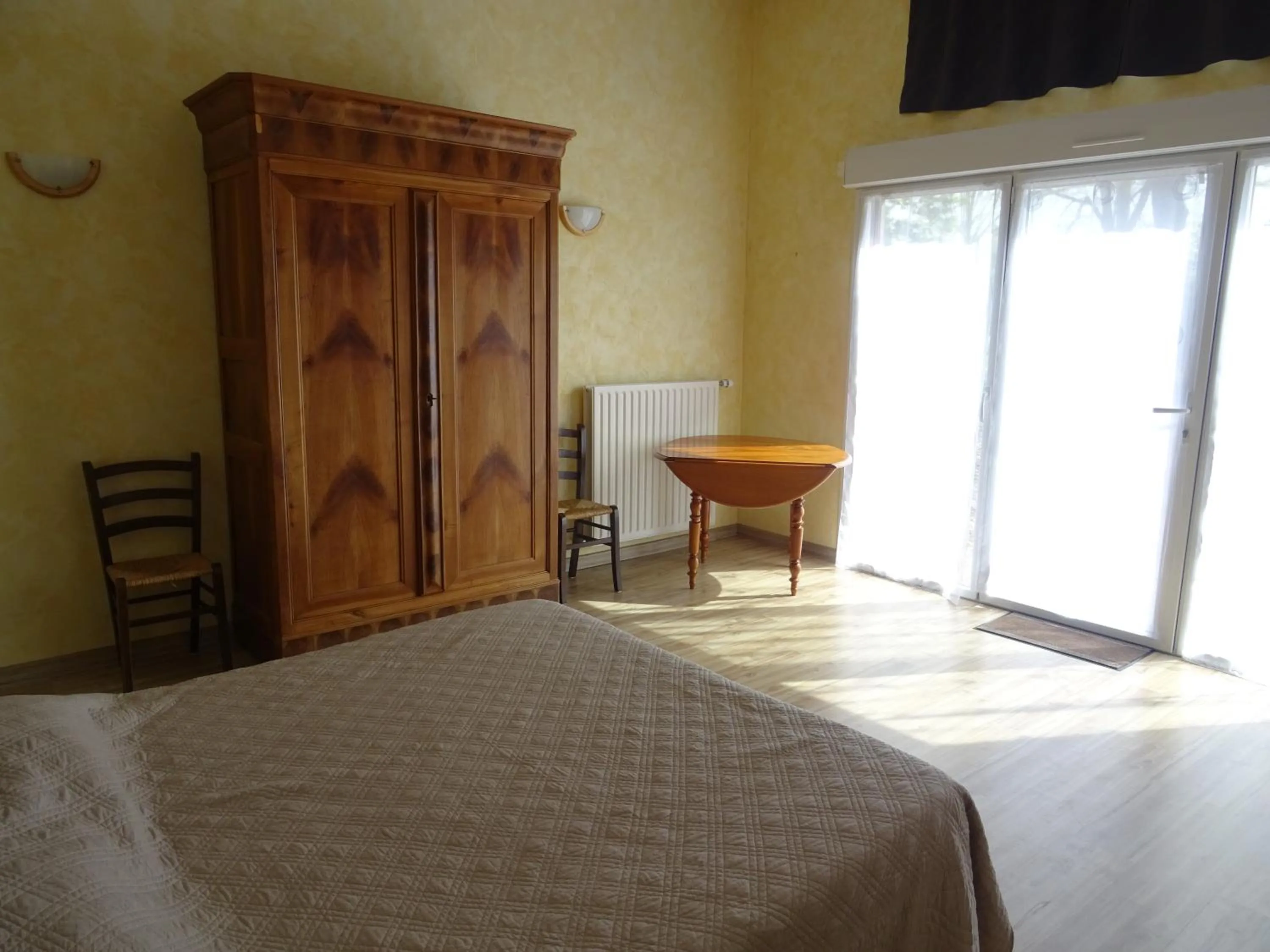 Bedroom, Bed in La Lauriére