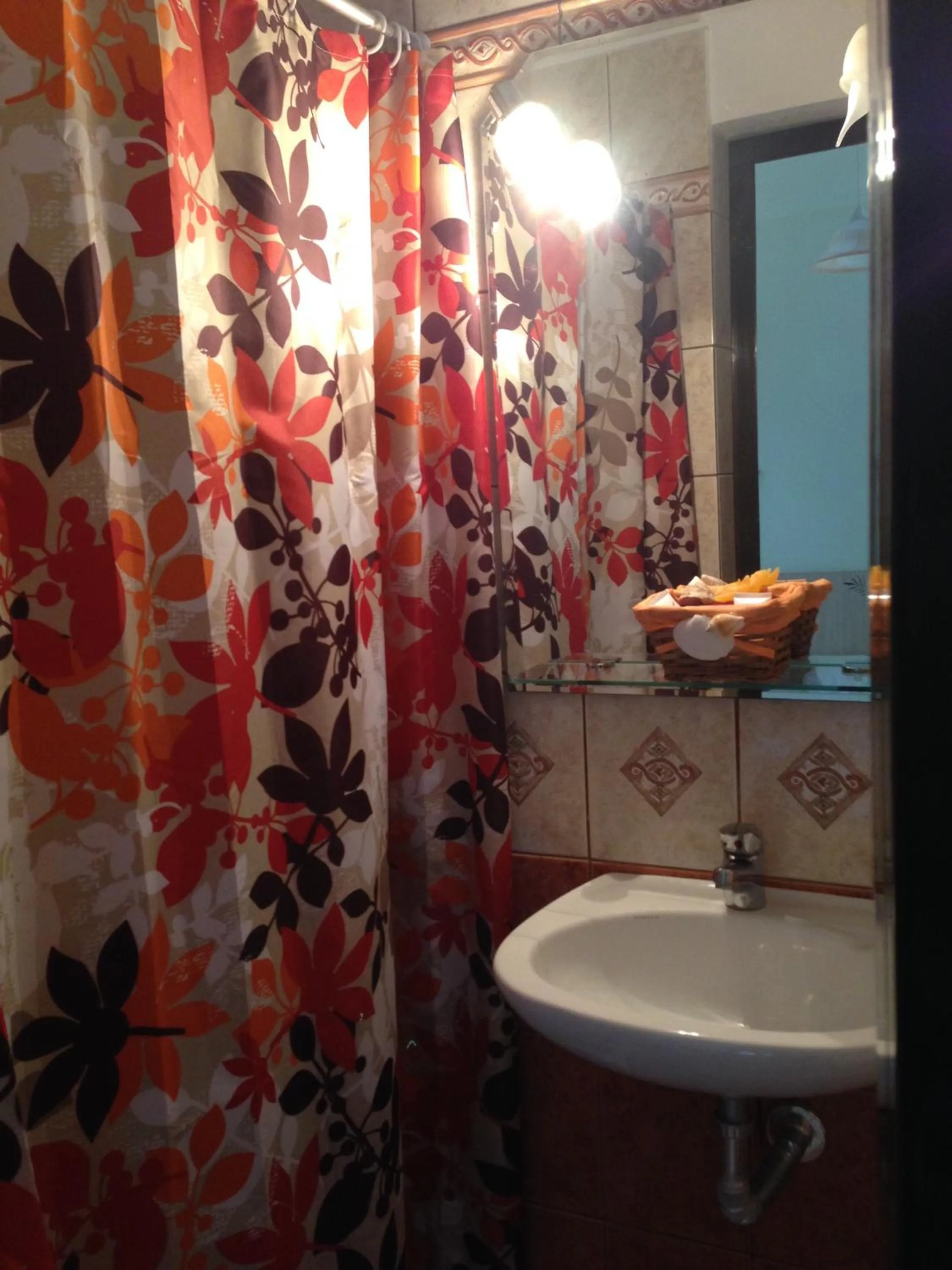 Shower in Hotel Karagianni