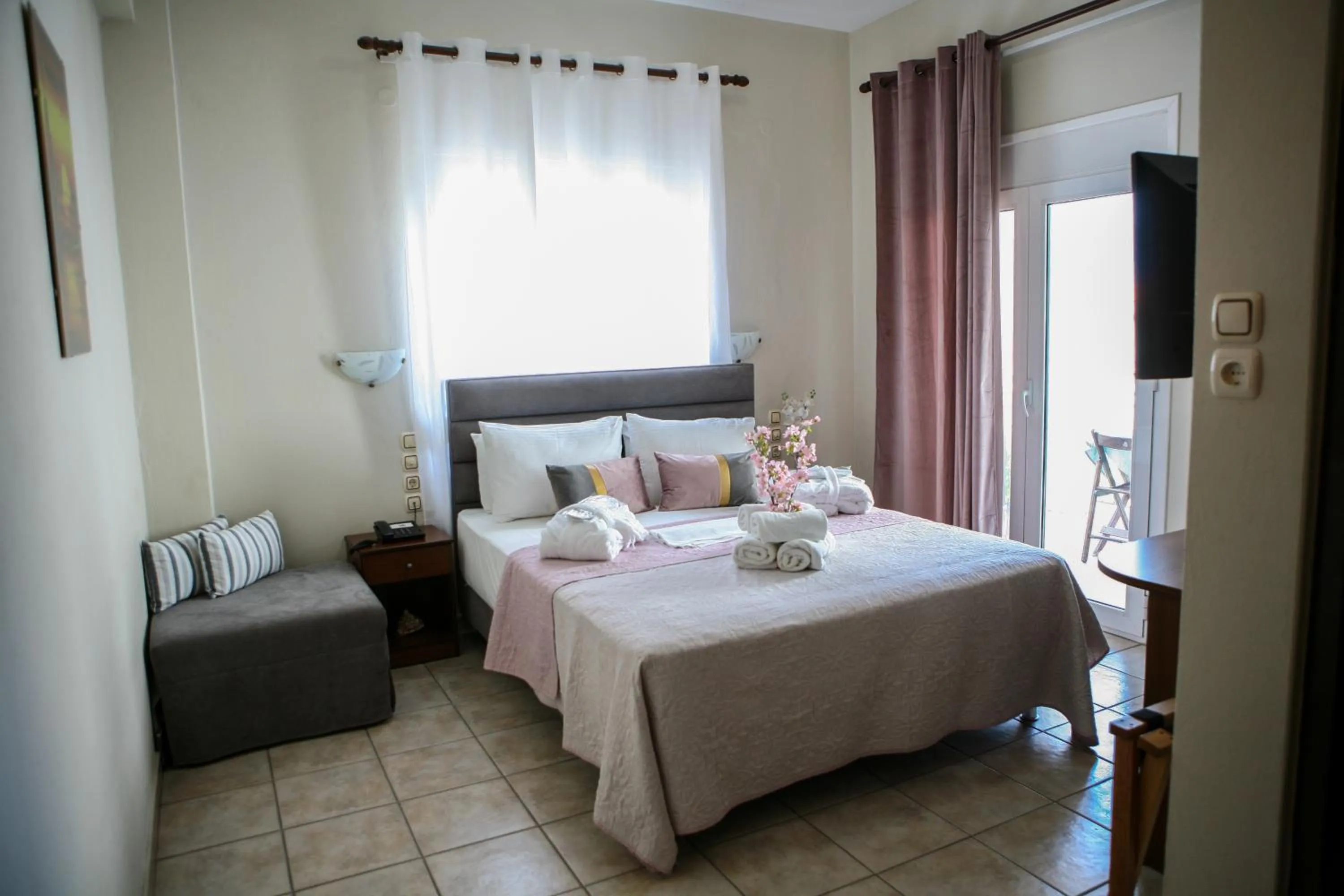 Bed in Hotel Karagianni