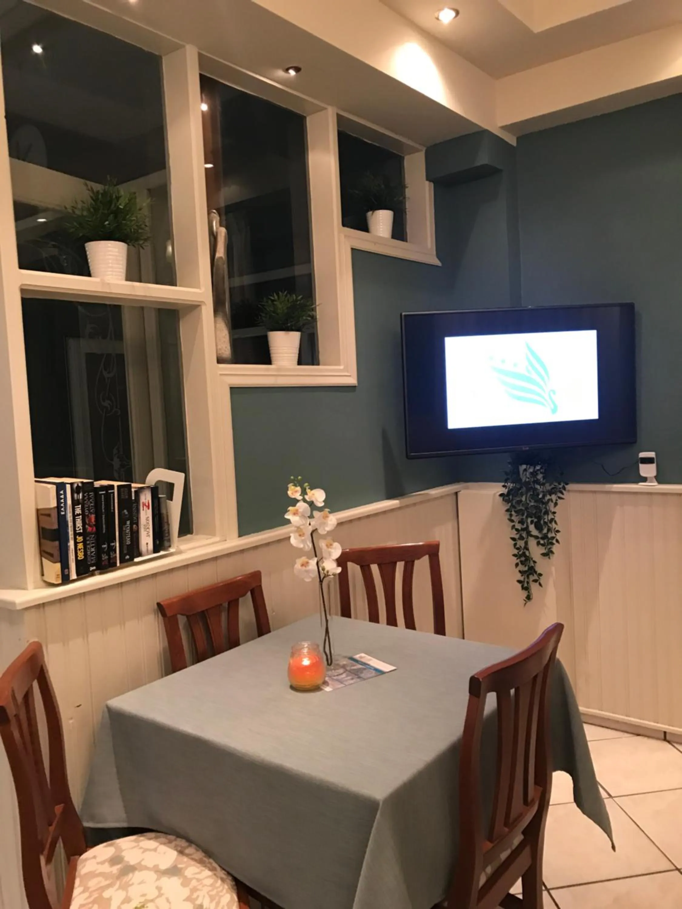 Library in Hotel Karagianni