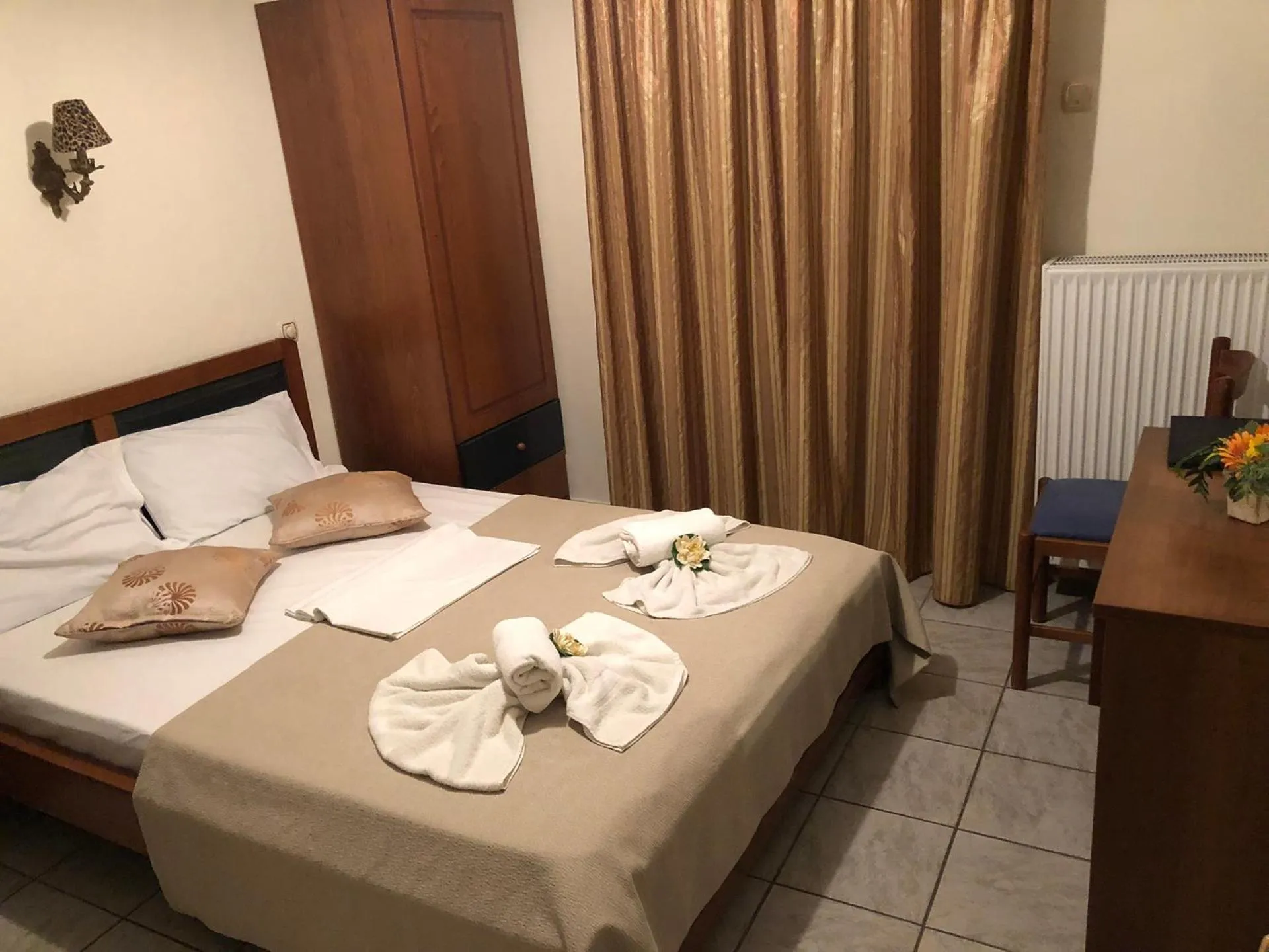 Bed in Hotel Karagianni