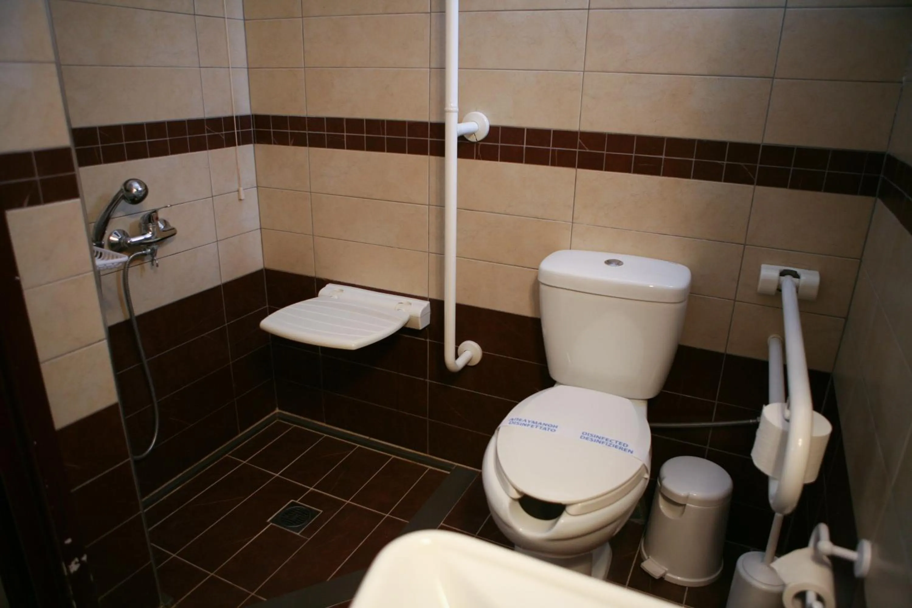 Bathroom in Hotel Karagianni