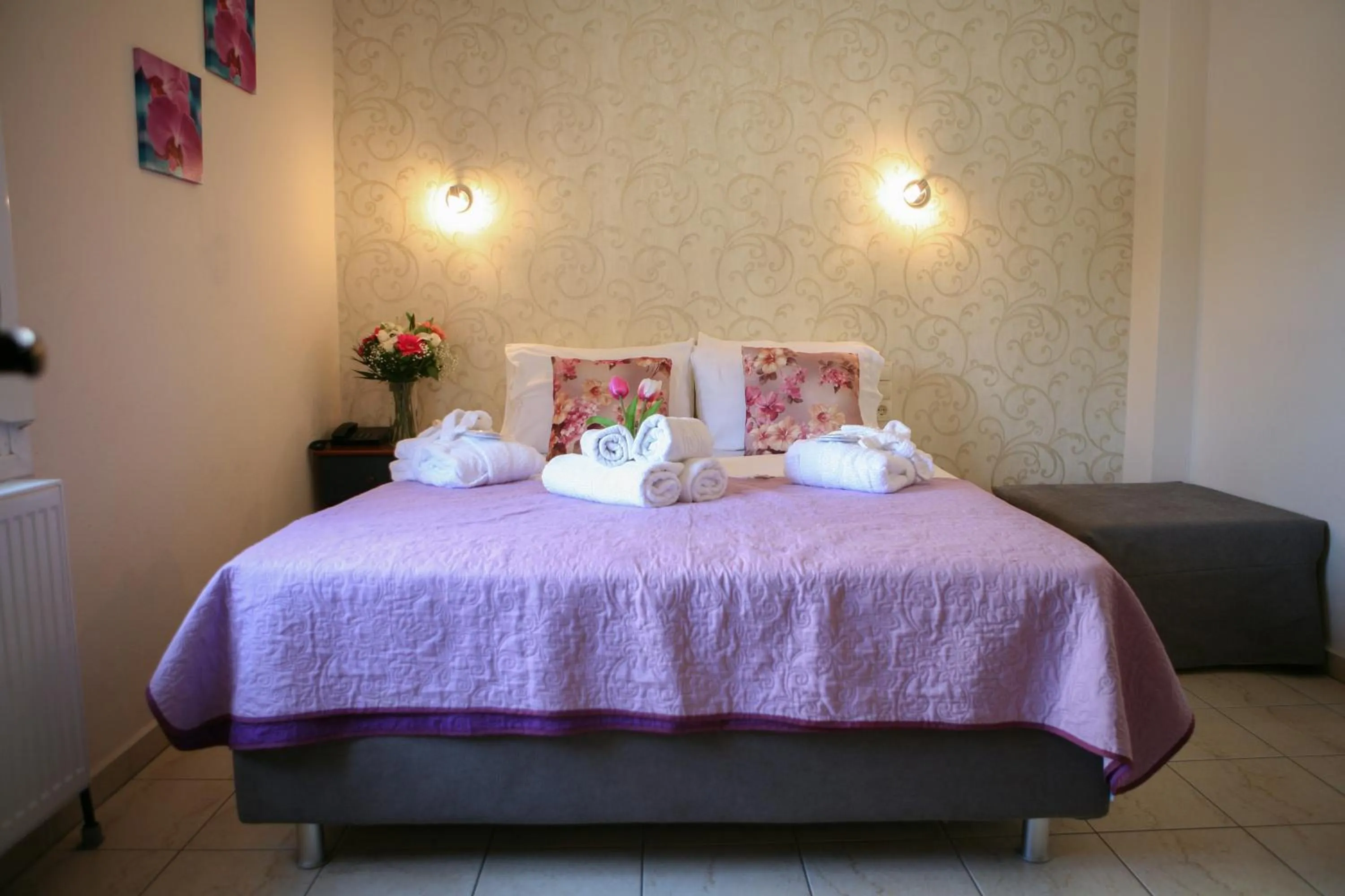 Bed in Hotel Karagianni