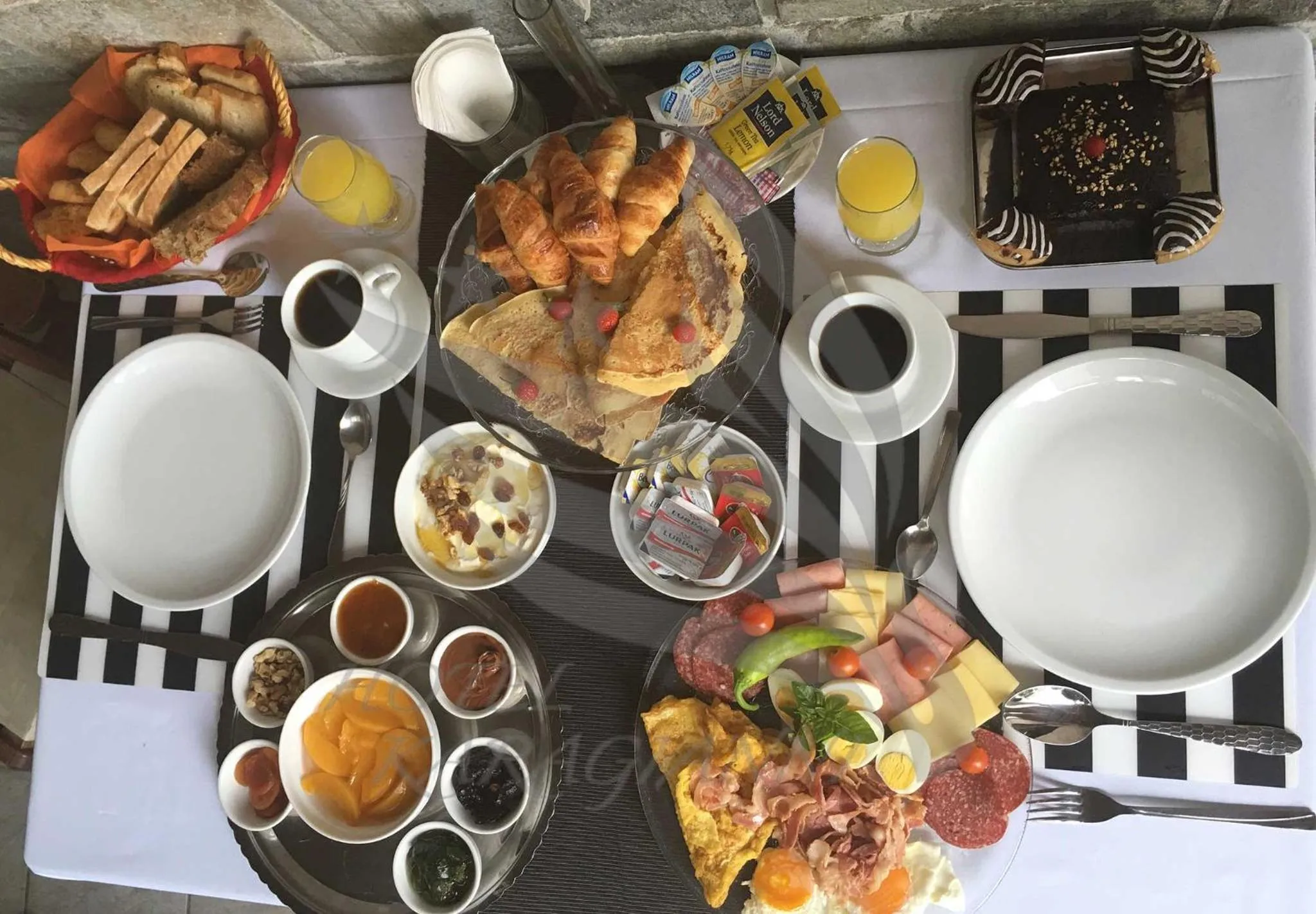 Food and drinks in Hotel Karagianni