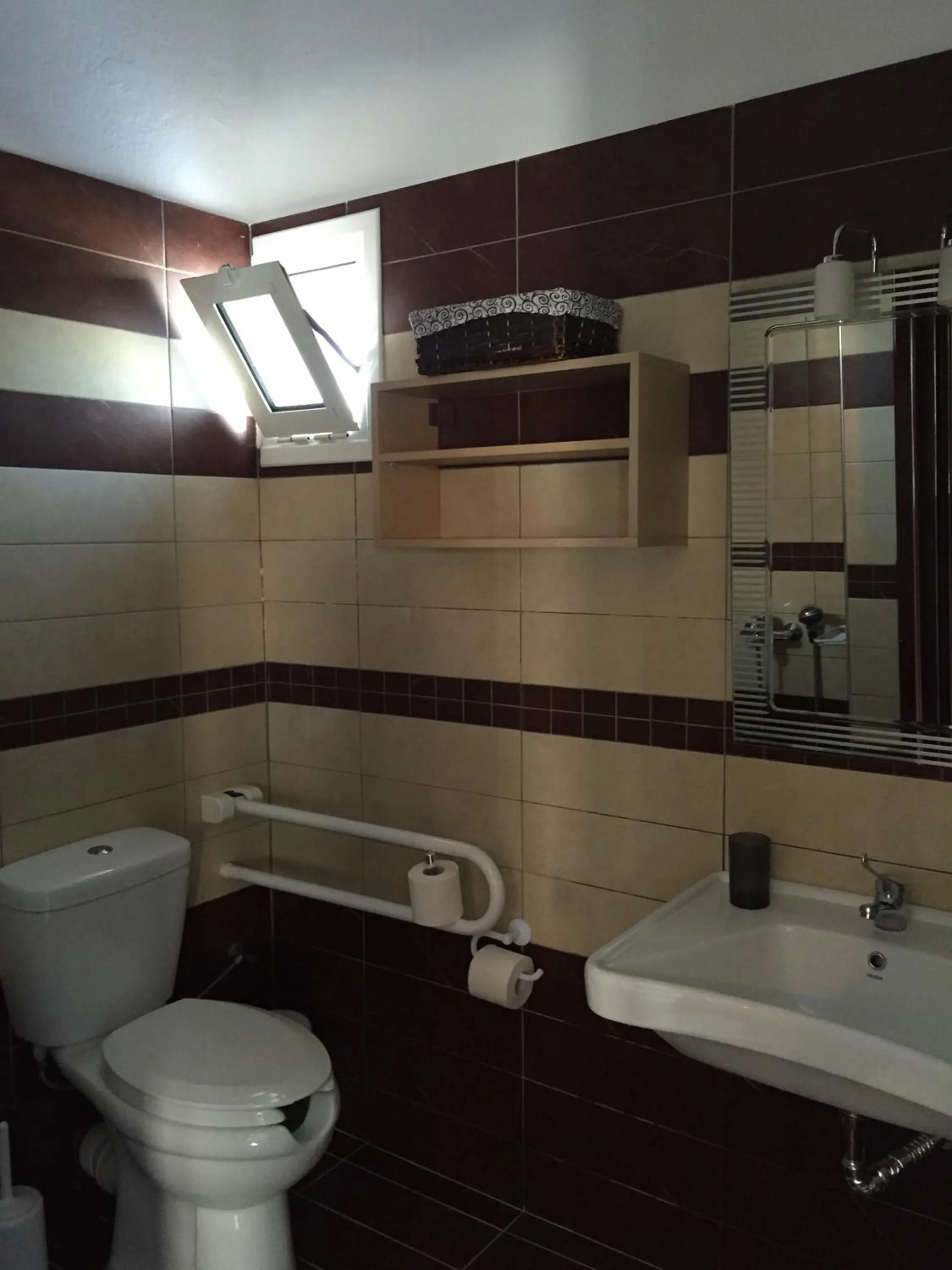 Bathroom in Hotel Karagianni