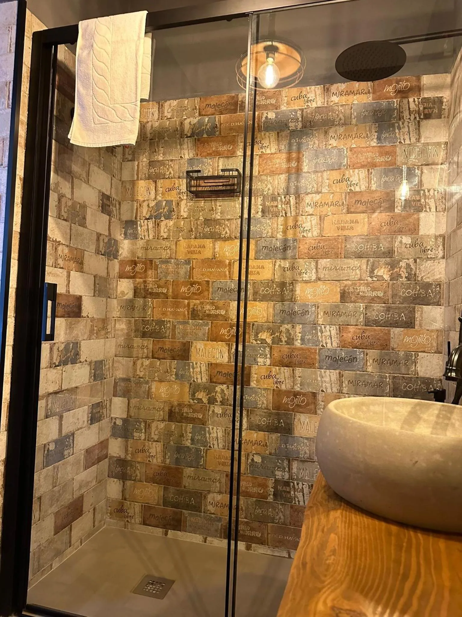 Shower in B&B Pantarei Napoli