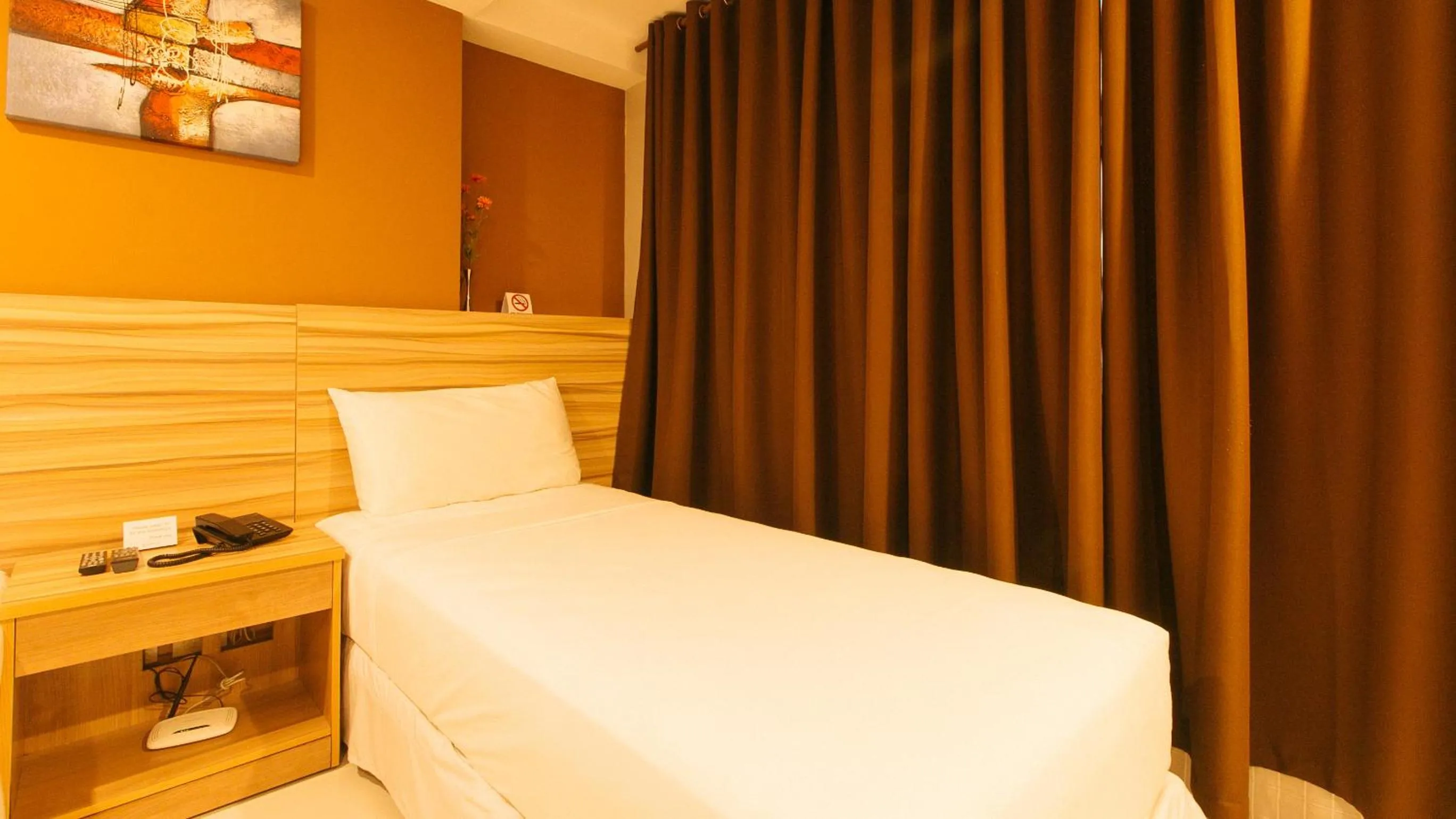 Bed in Guijo Suites Makati