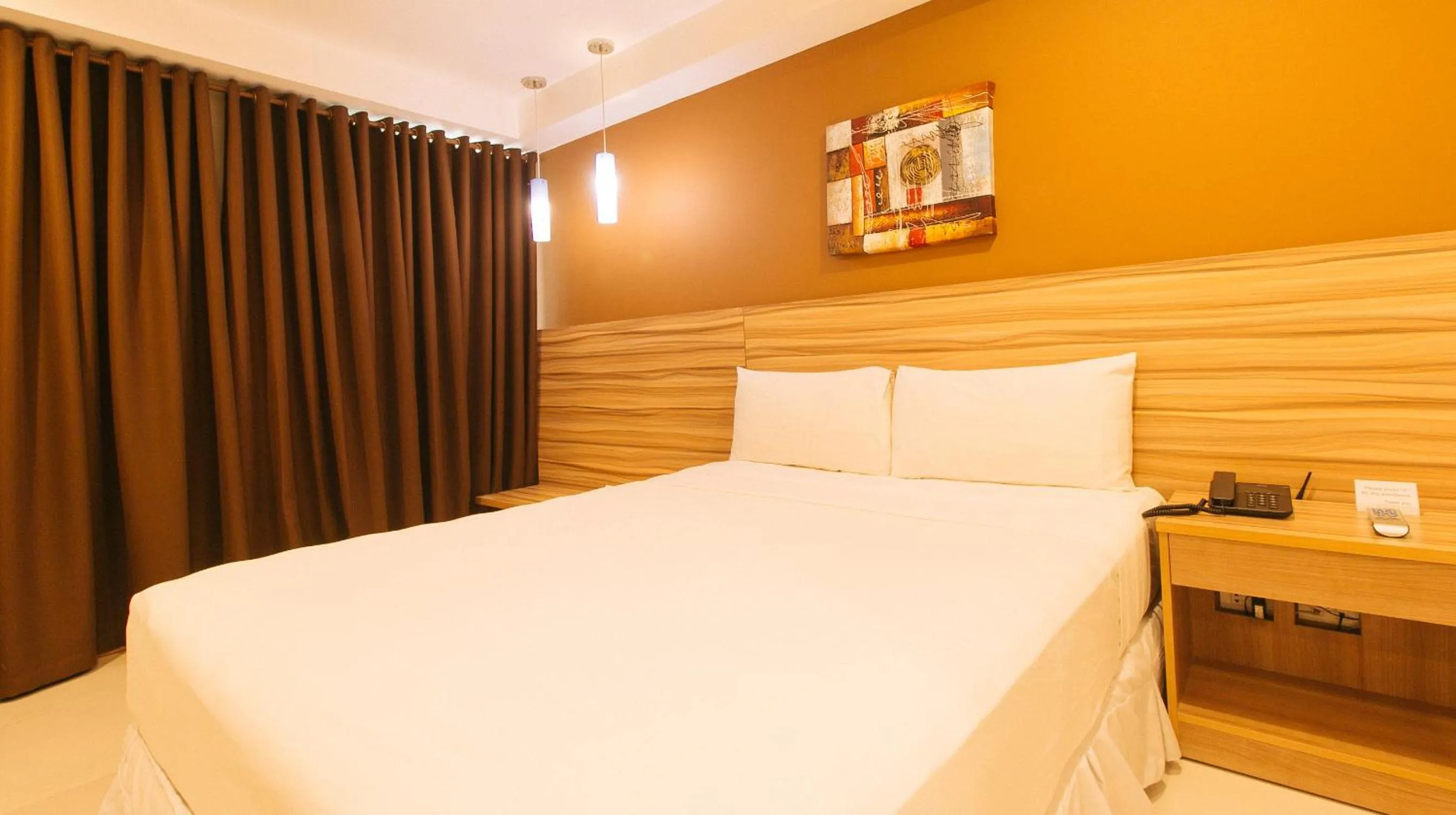 Bed in Guijo Suites Makati
