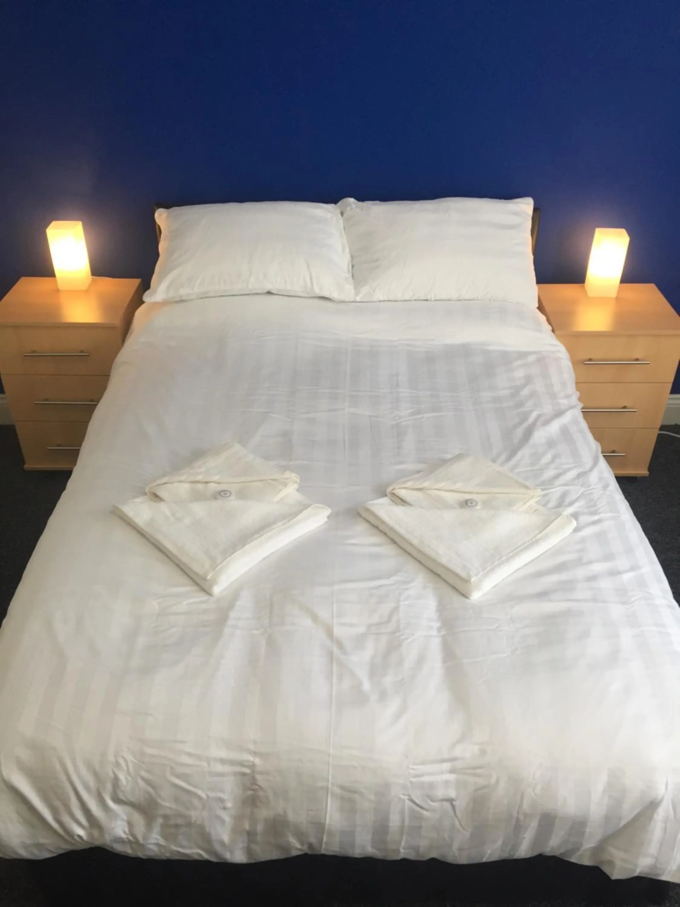 Bed in Southend Central Hotel - Close to Beach, City Centre, Train Station & Southend Airport