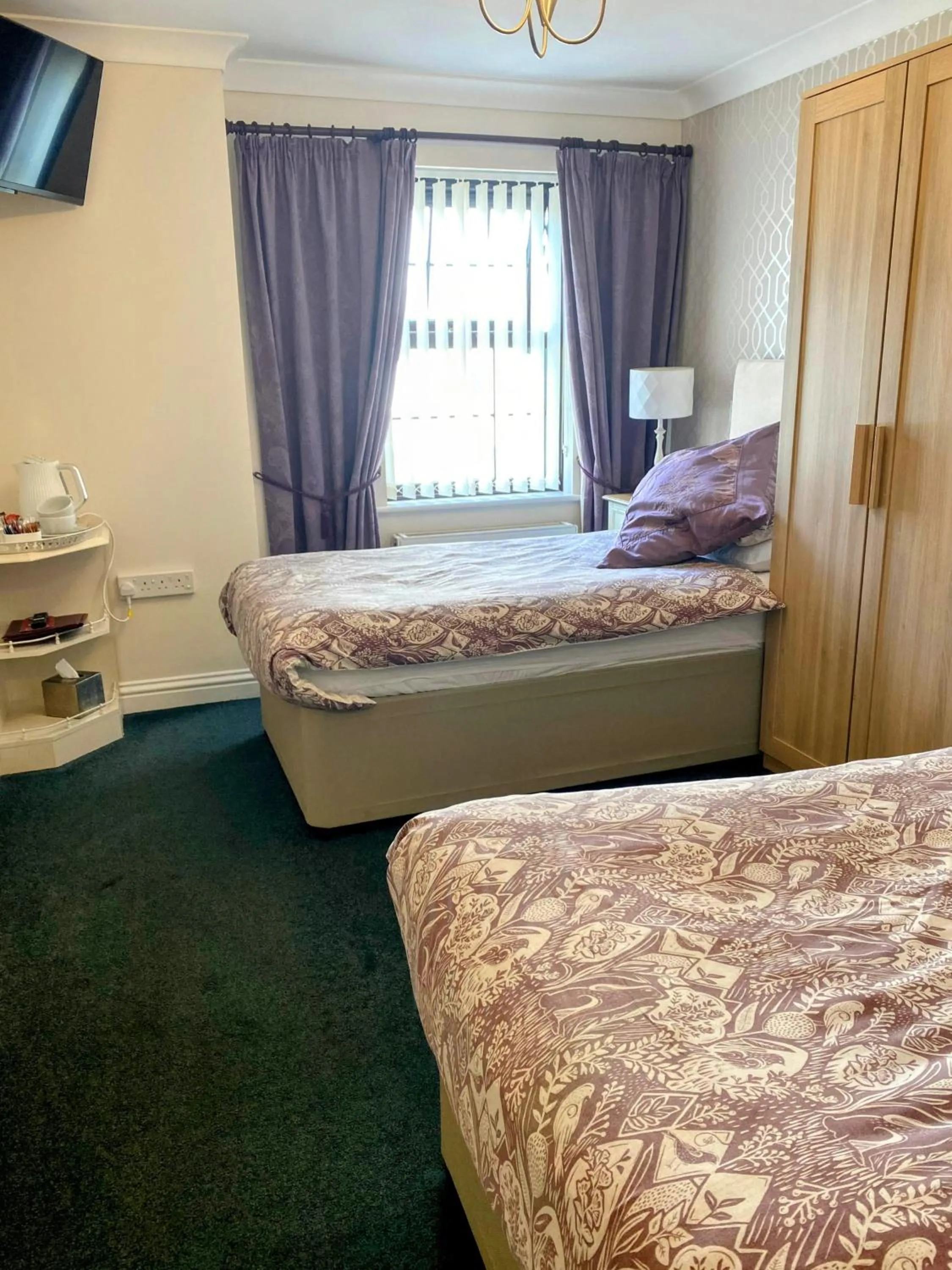 Bedroom, Bed in Flambards Hotel