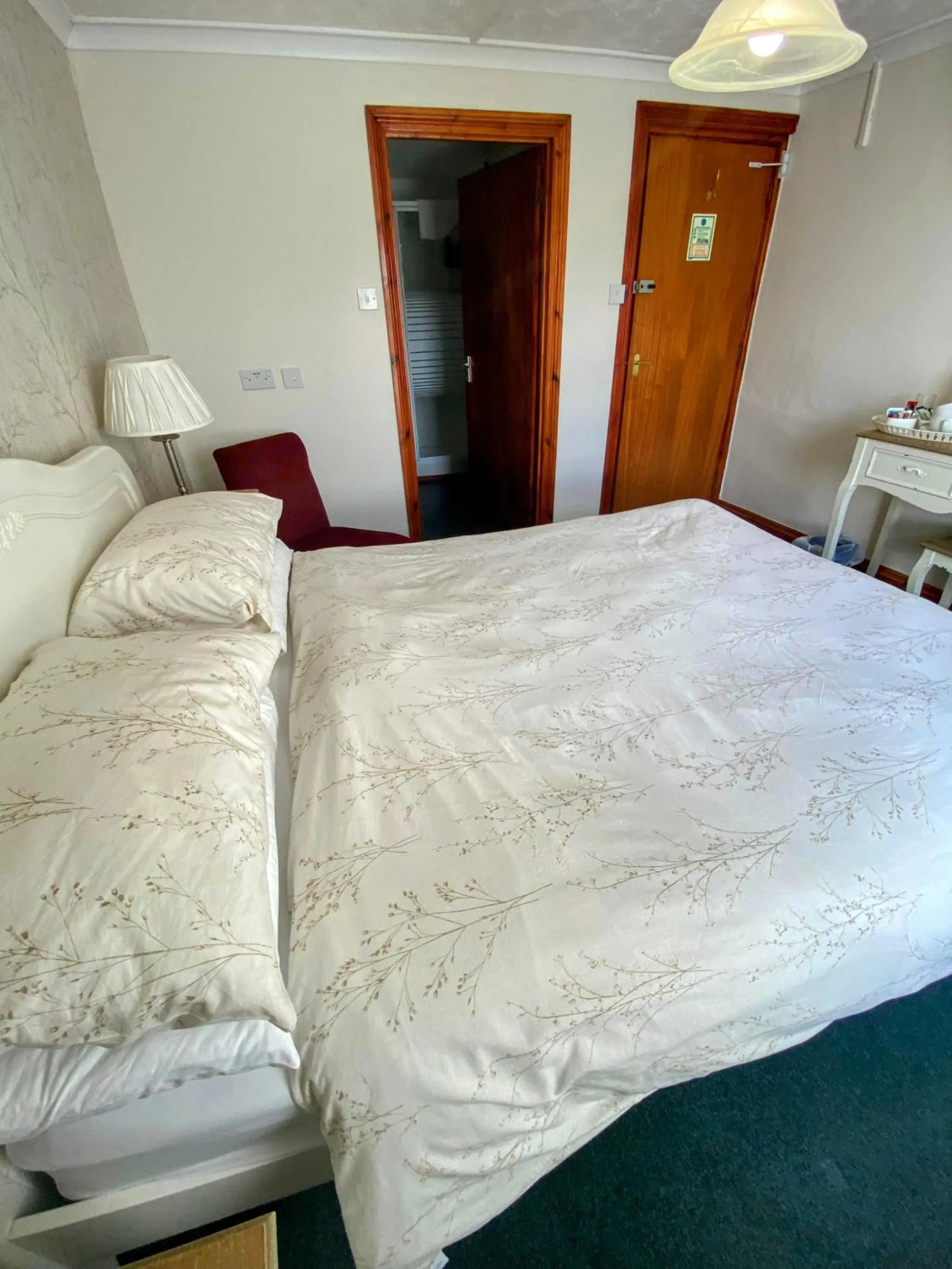 Bedroom, Bed in Flambards Hotel