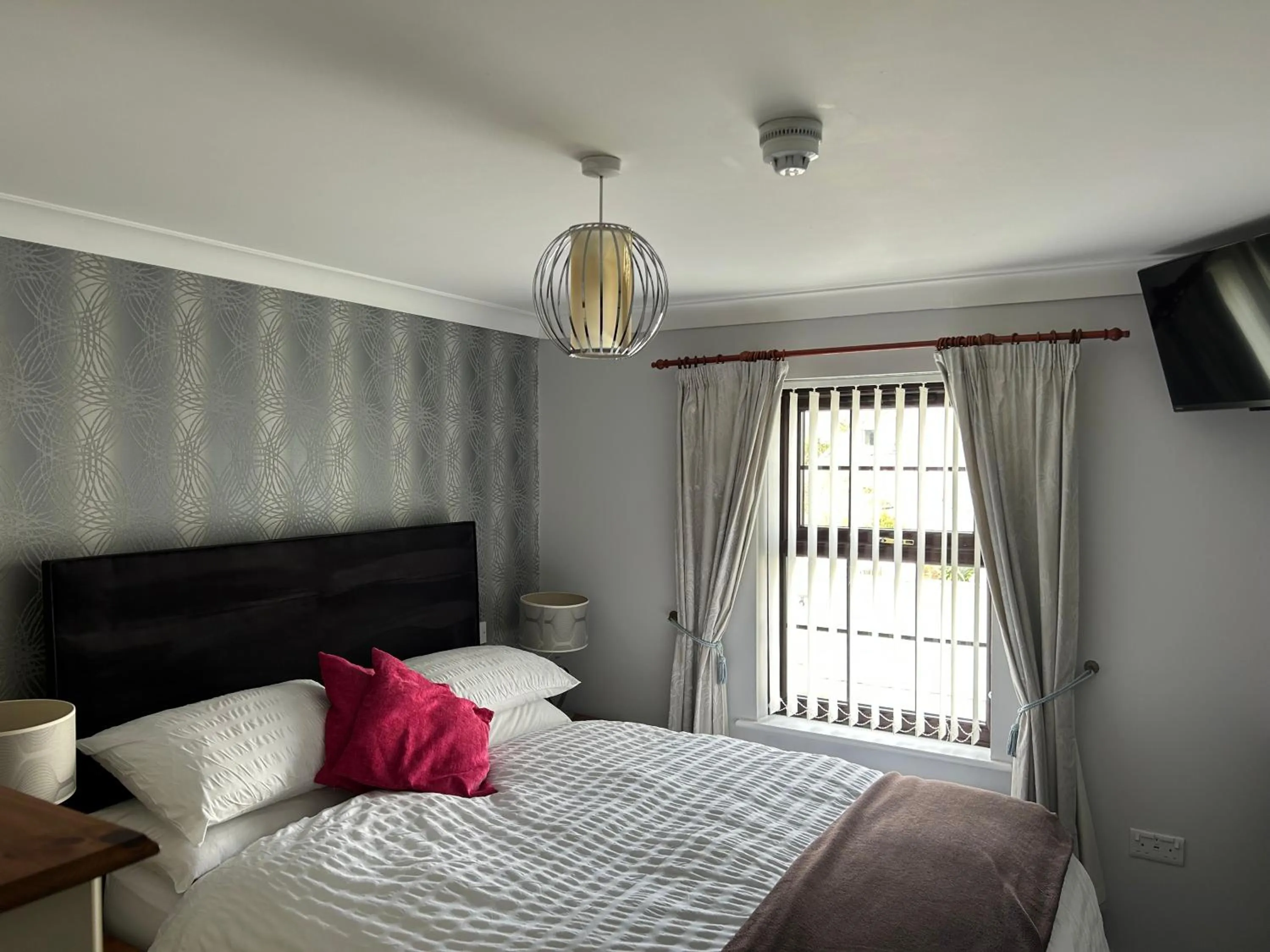 Bedroom, Bed in Flambards Hotel