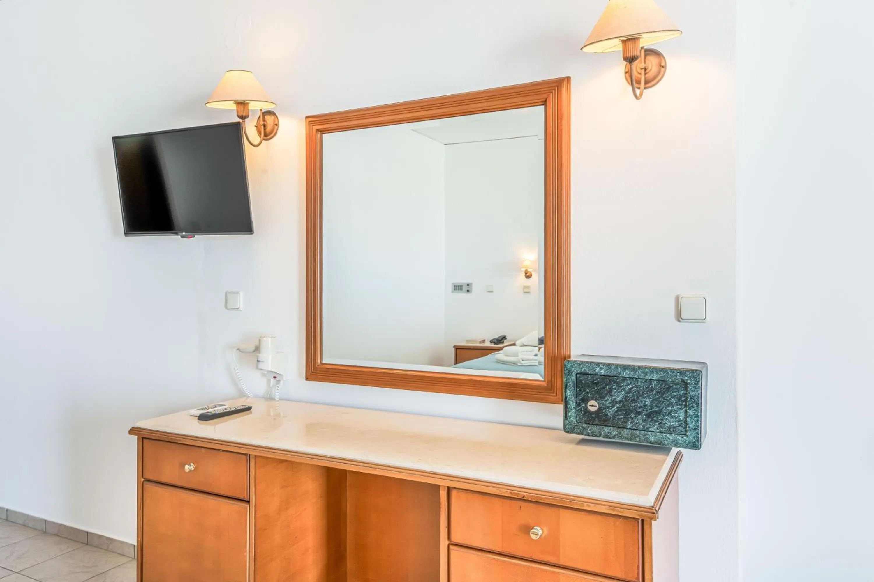 TV and multimedia in Creta Verano Hotel