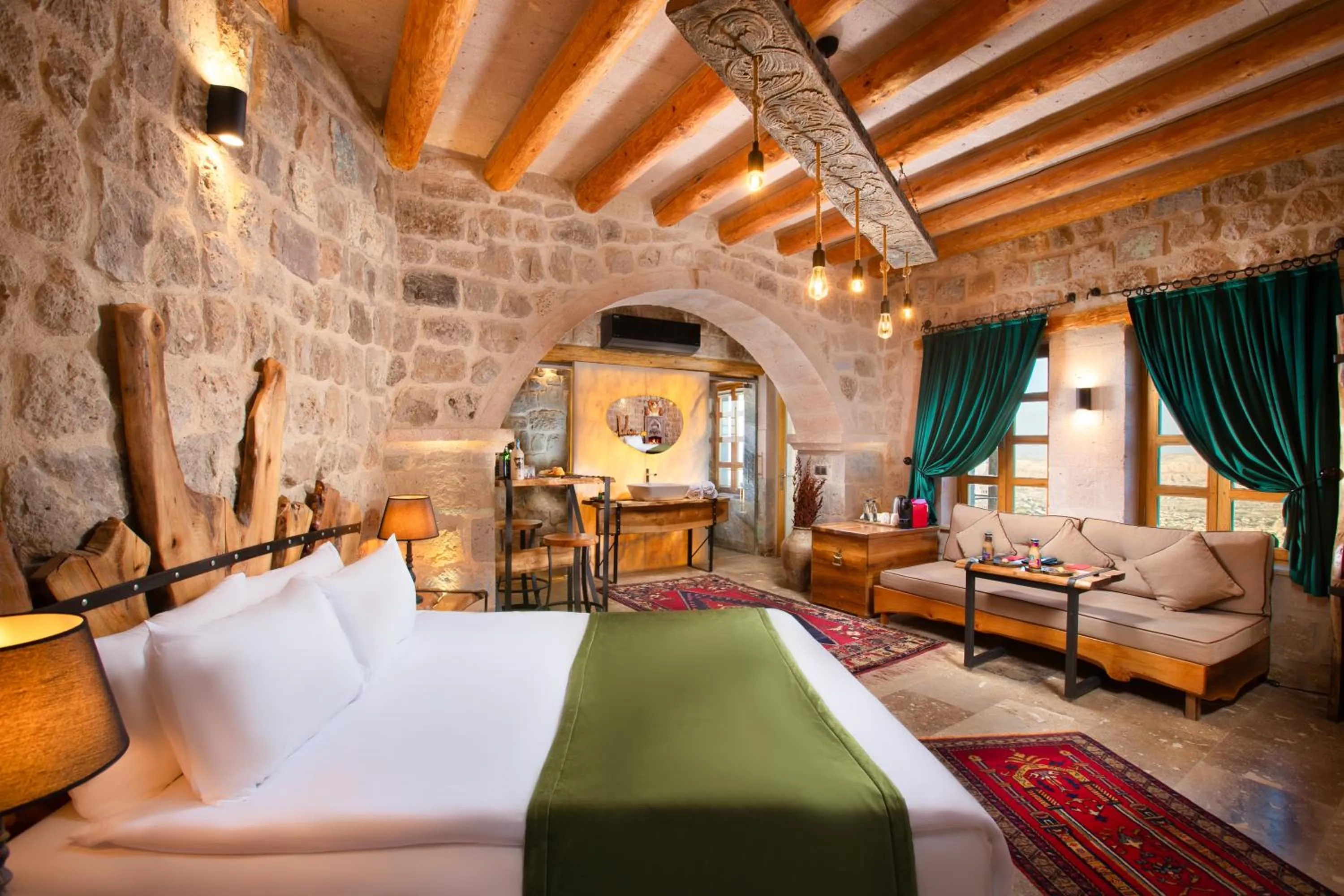 Photo of the whole room, Bed in Dream of Cappadocia