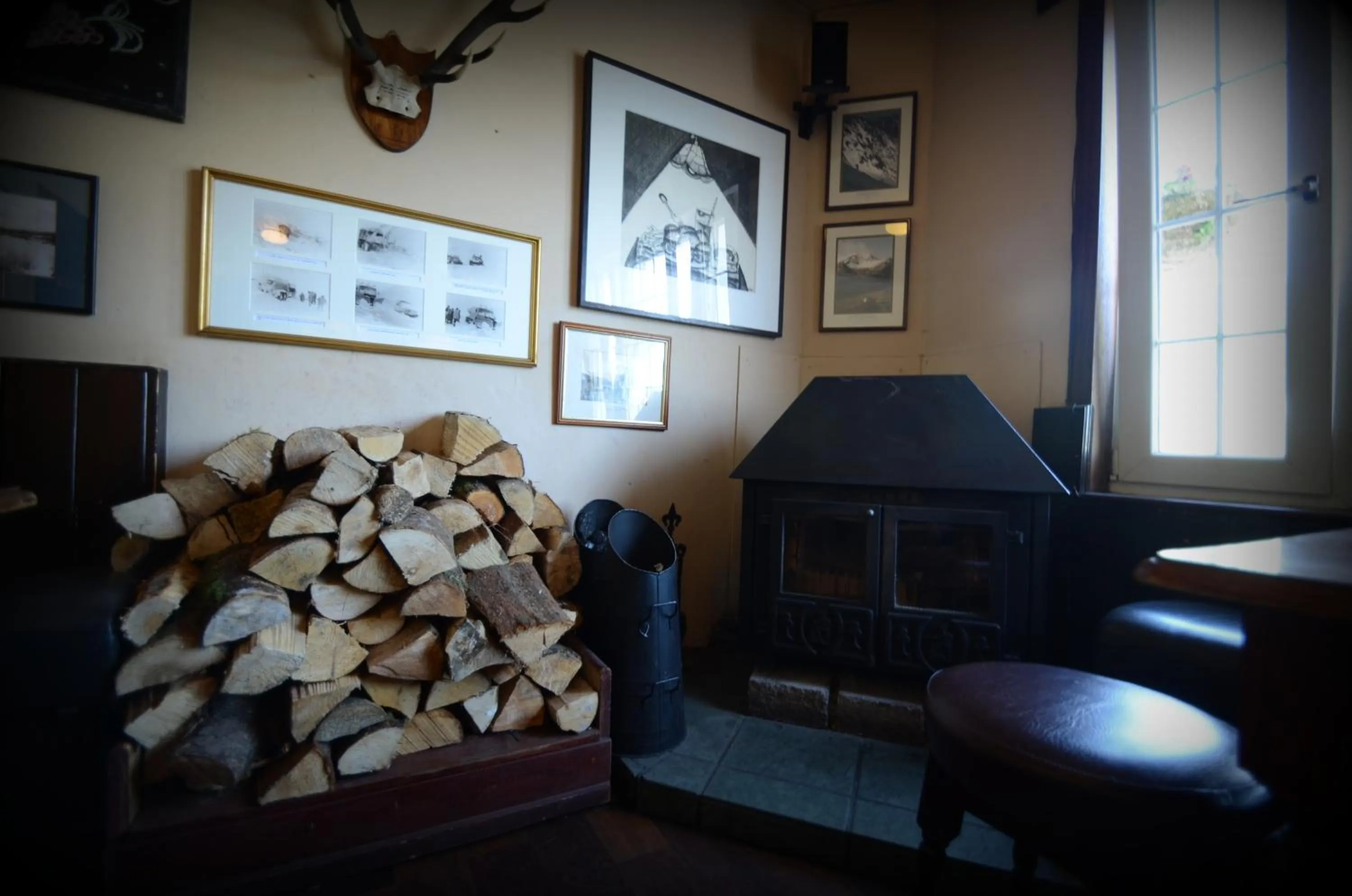 Lounge or bar in Bridge of Orchy Hotel