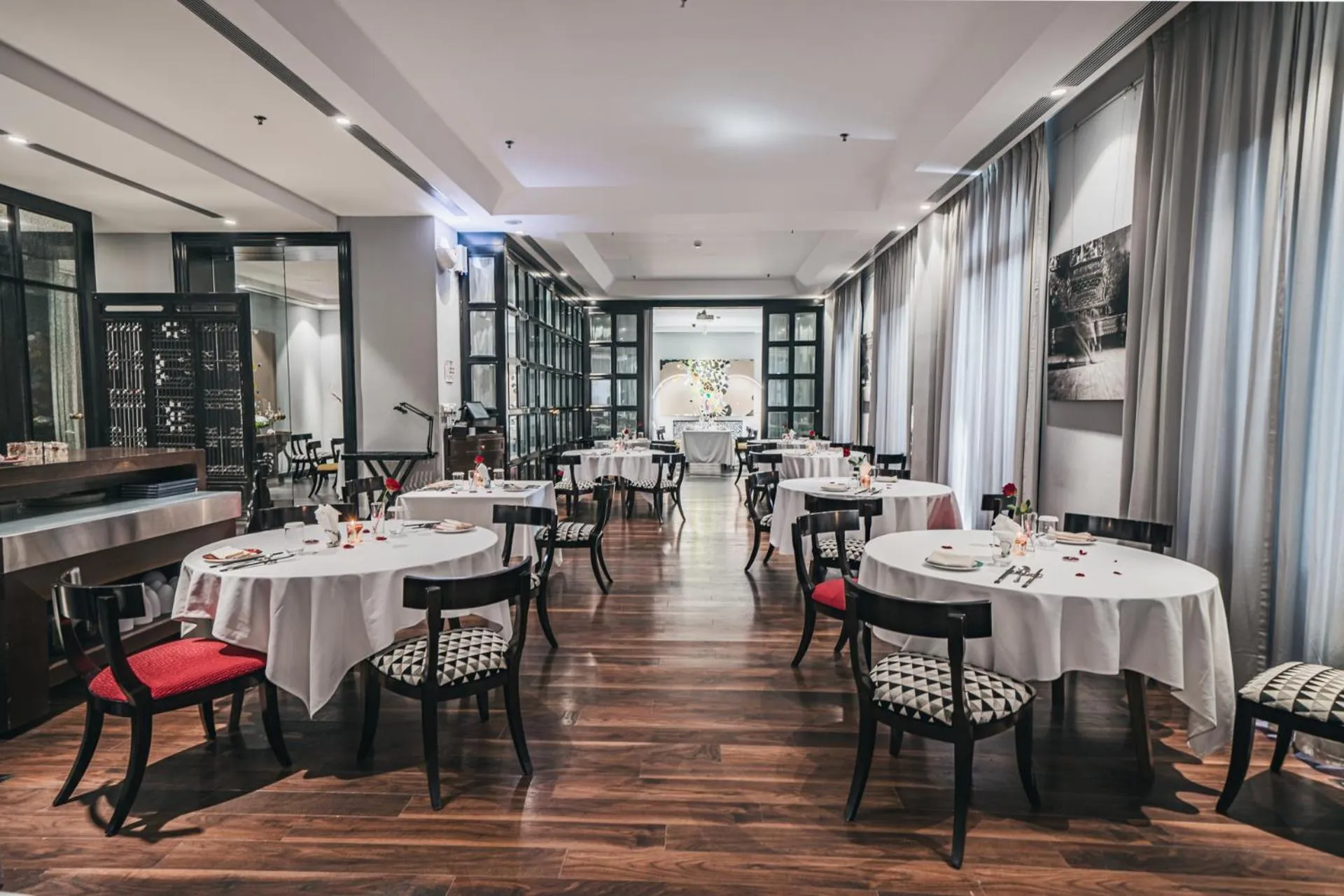 Restaurant/places to eat in Gracie Art Hotel