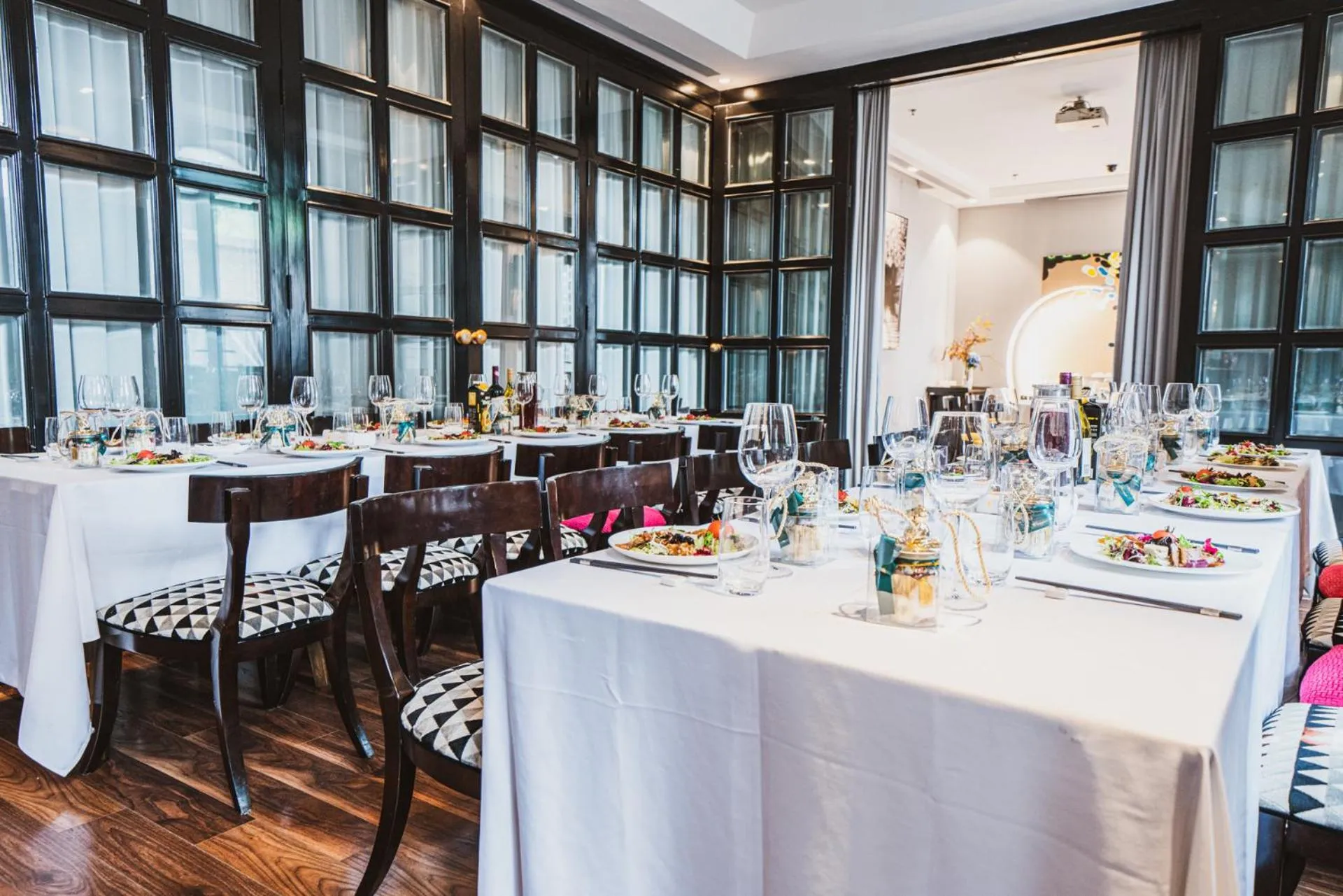 Restaurant/places to eat in Gracie Art Hotel