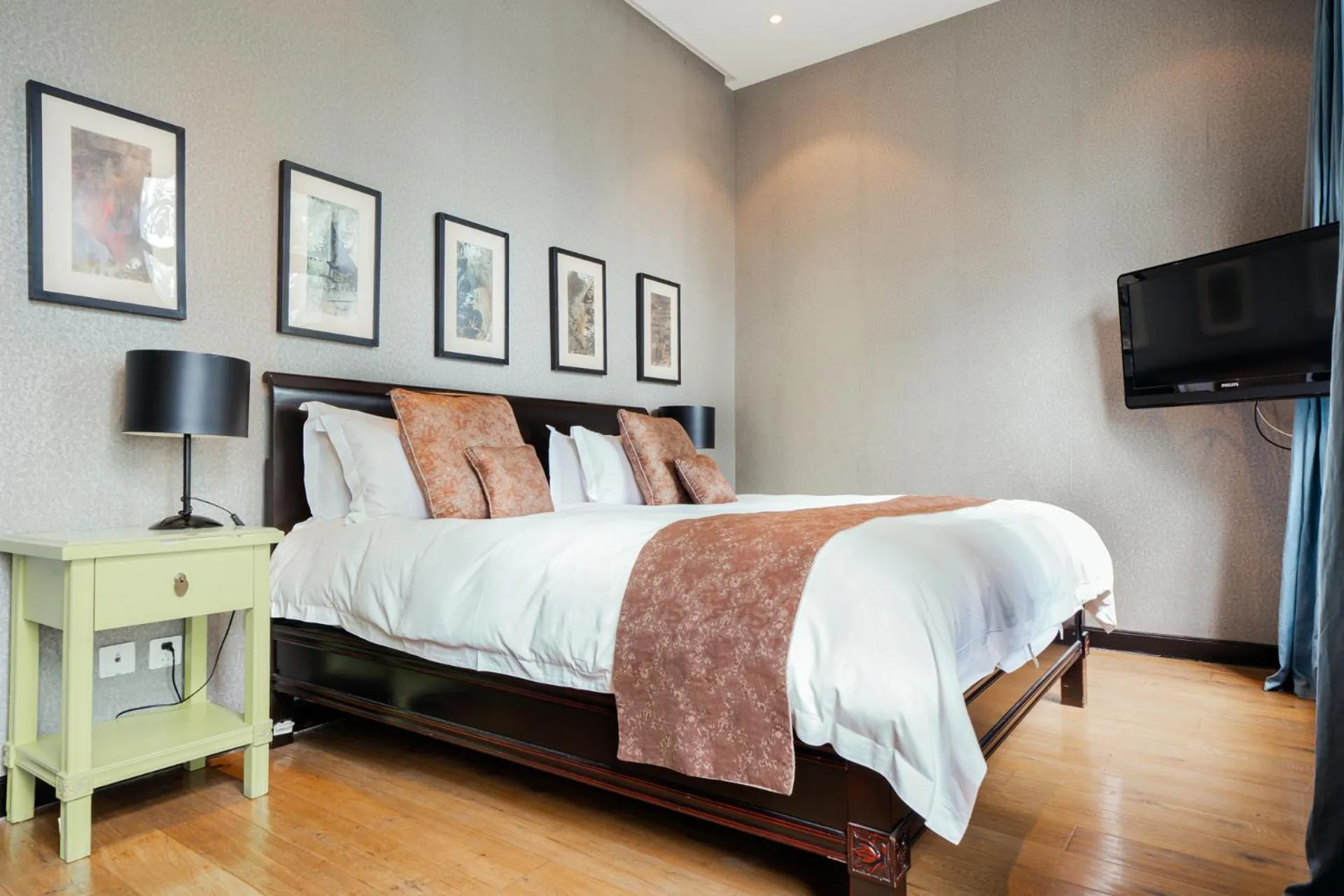 Bed in Gracie Art Hotel