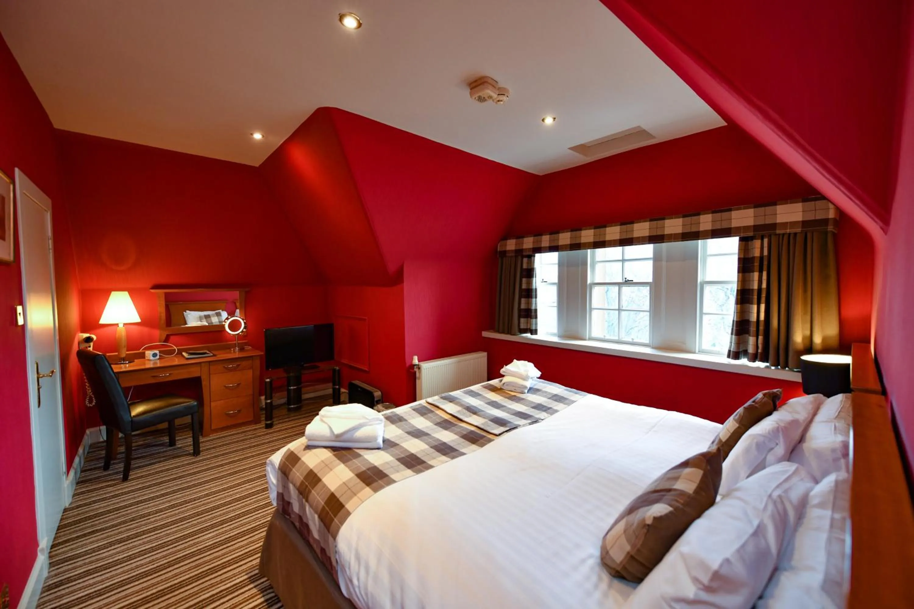 Bedroom, Bed in Savoy Park Hotel