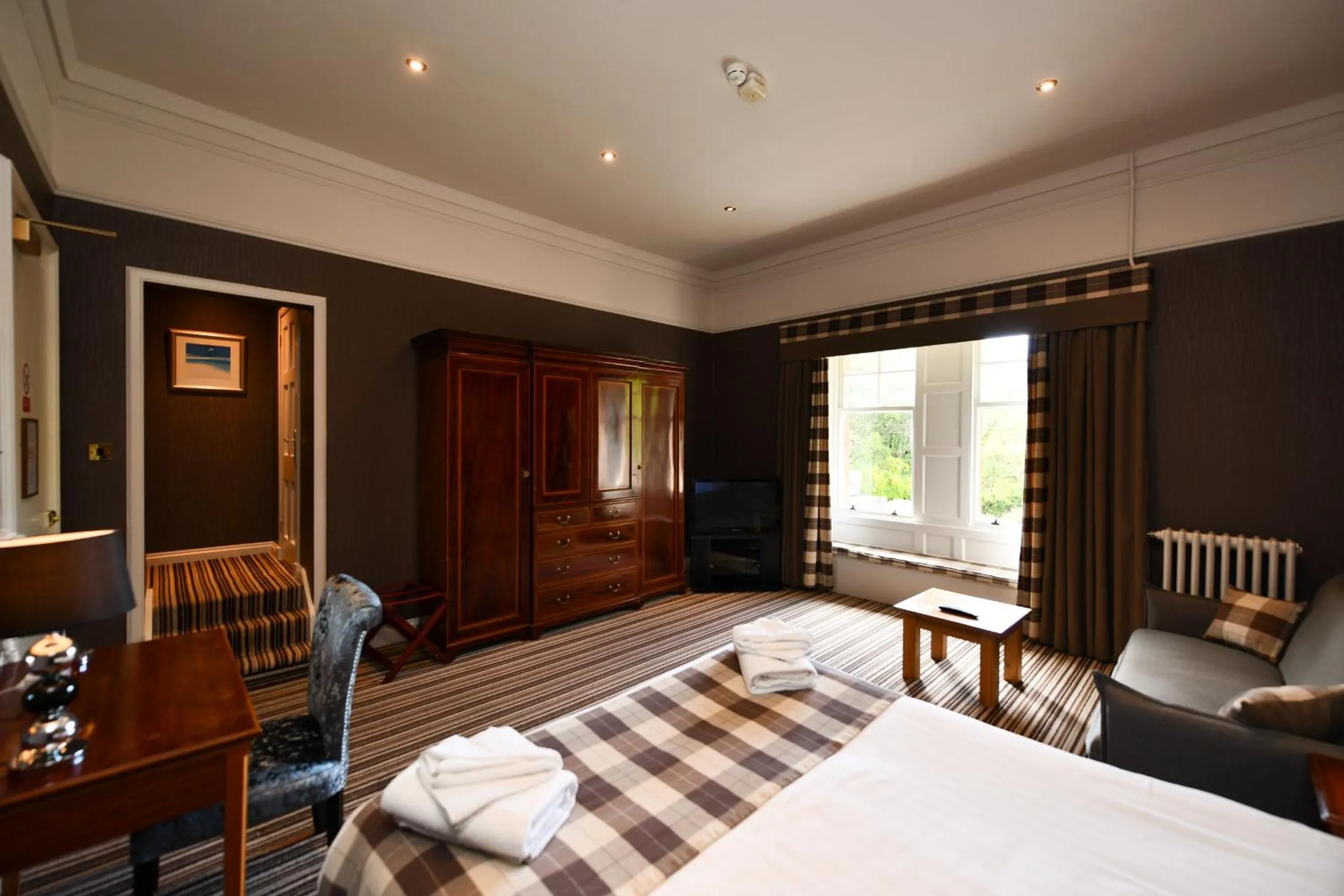 Bedroom, Bed in Savoy Park Hotel
