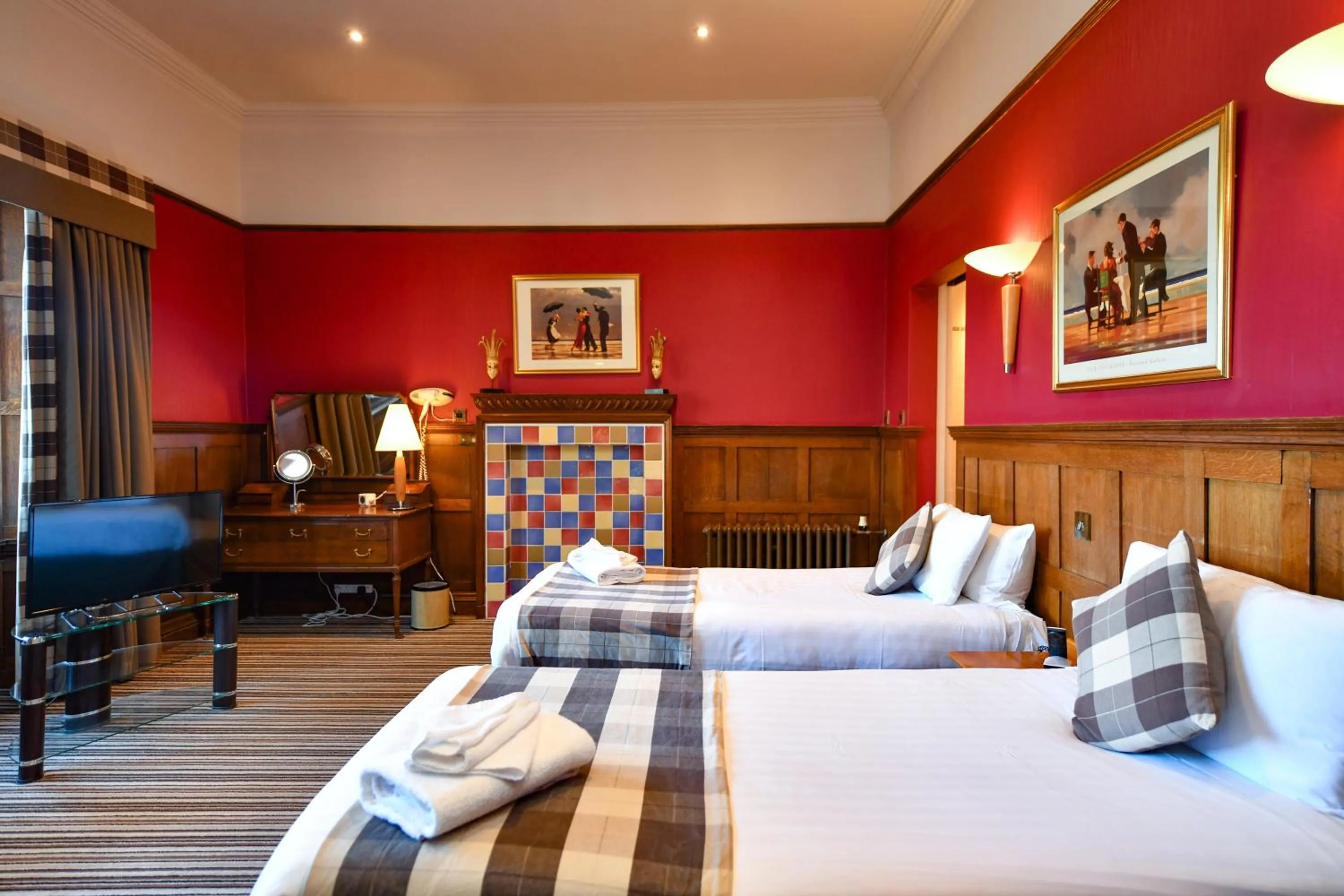 Bedroom, Bed in Savoy Park Hotel