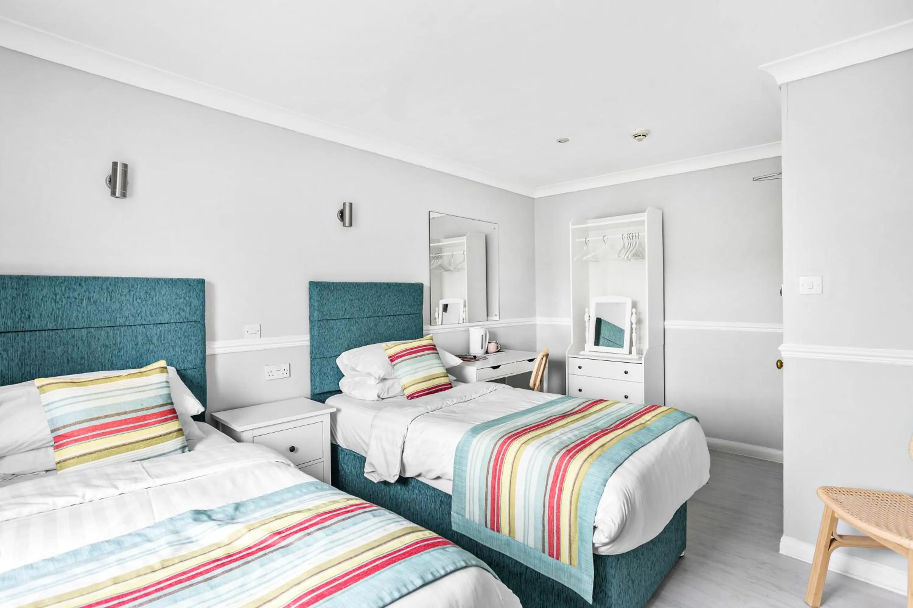 Bedroom, Bed in Waters Edge Hotel Torquay