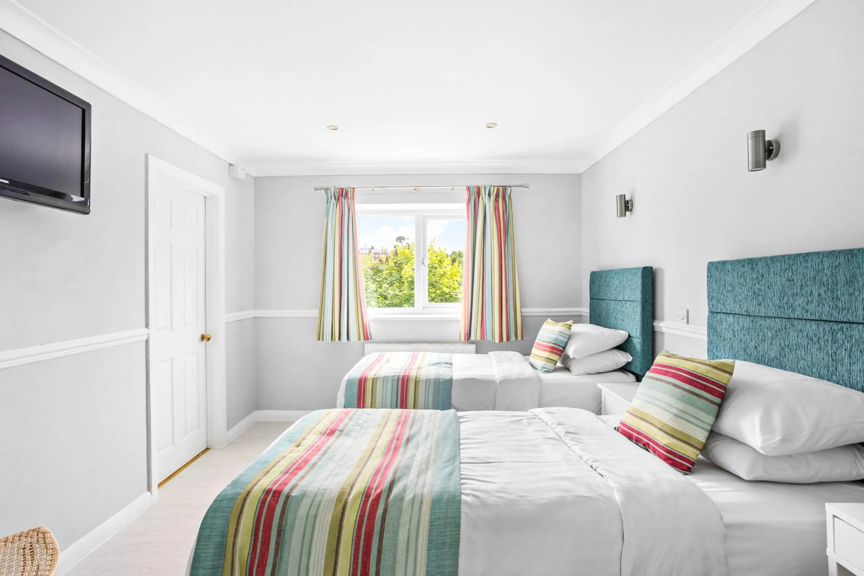 Bedroom, Bed in Waters Edge Hotel Torquay