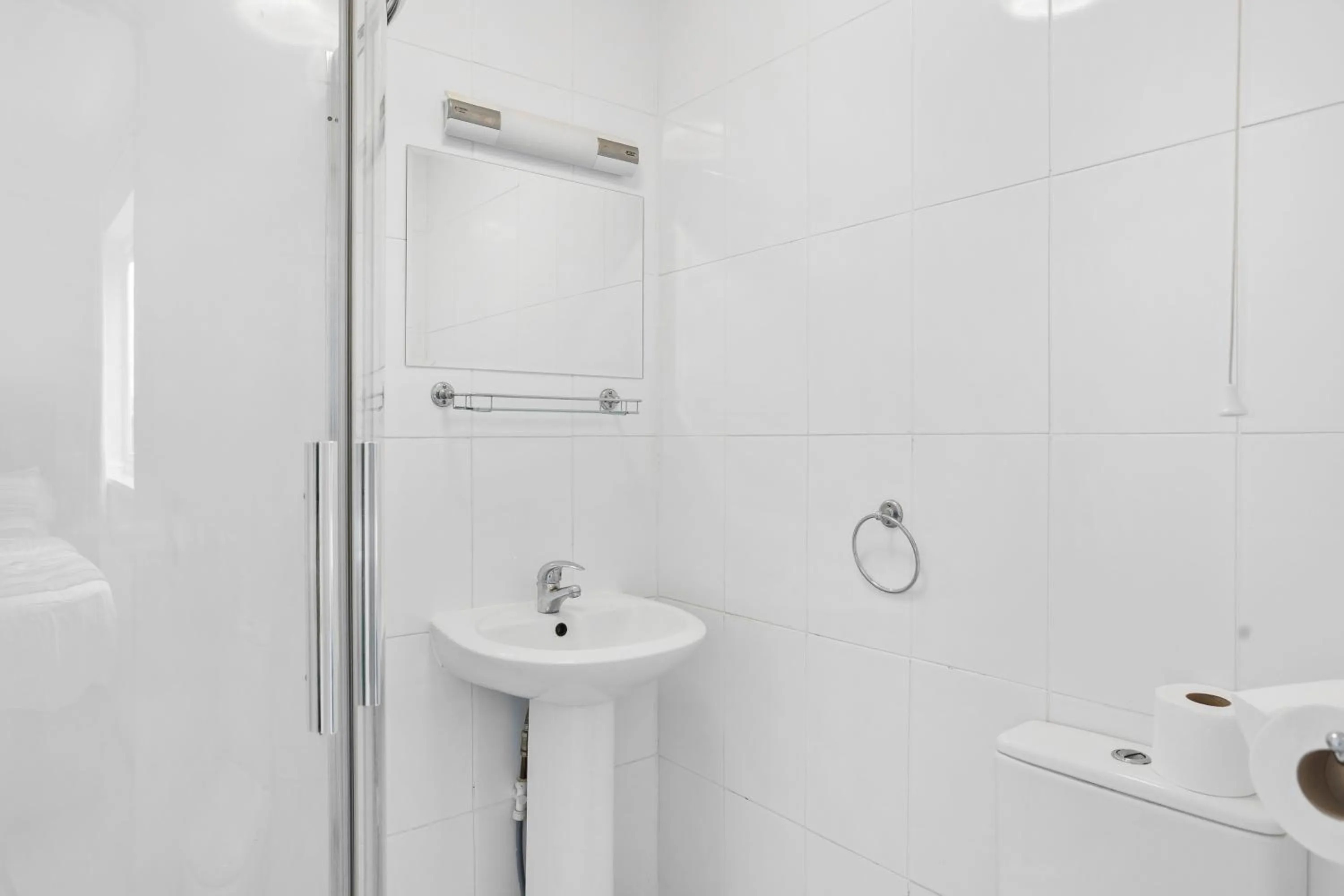 Shower in Waters Edge Hotel Torquay