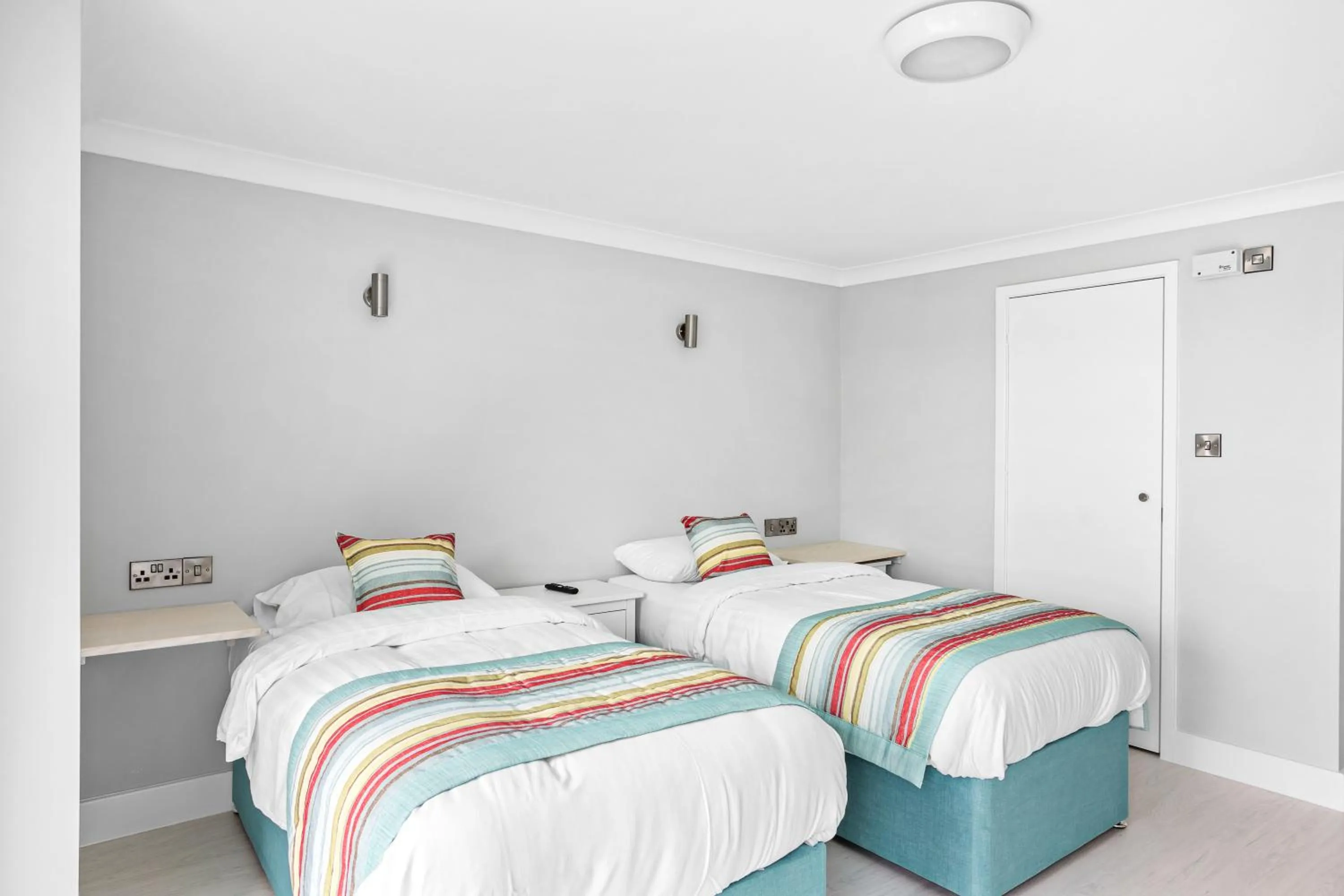 Bedroom, Bed in Waters Edge Hotel Torquay