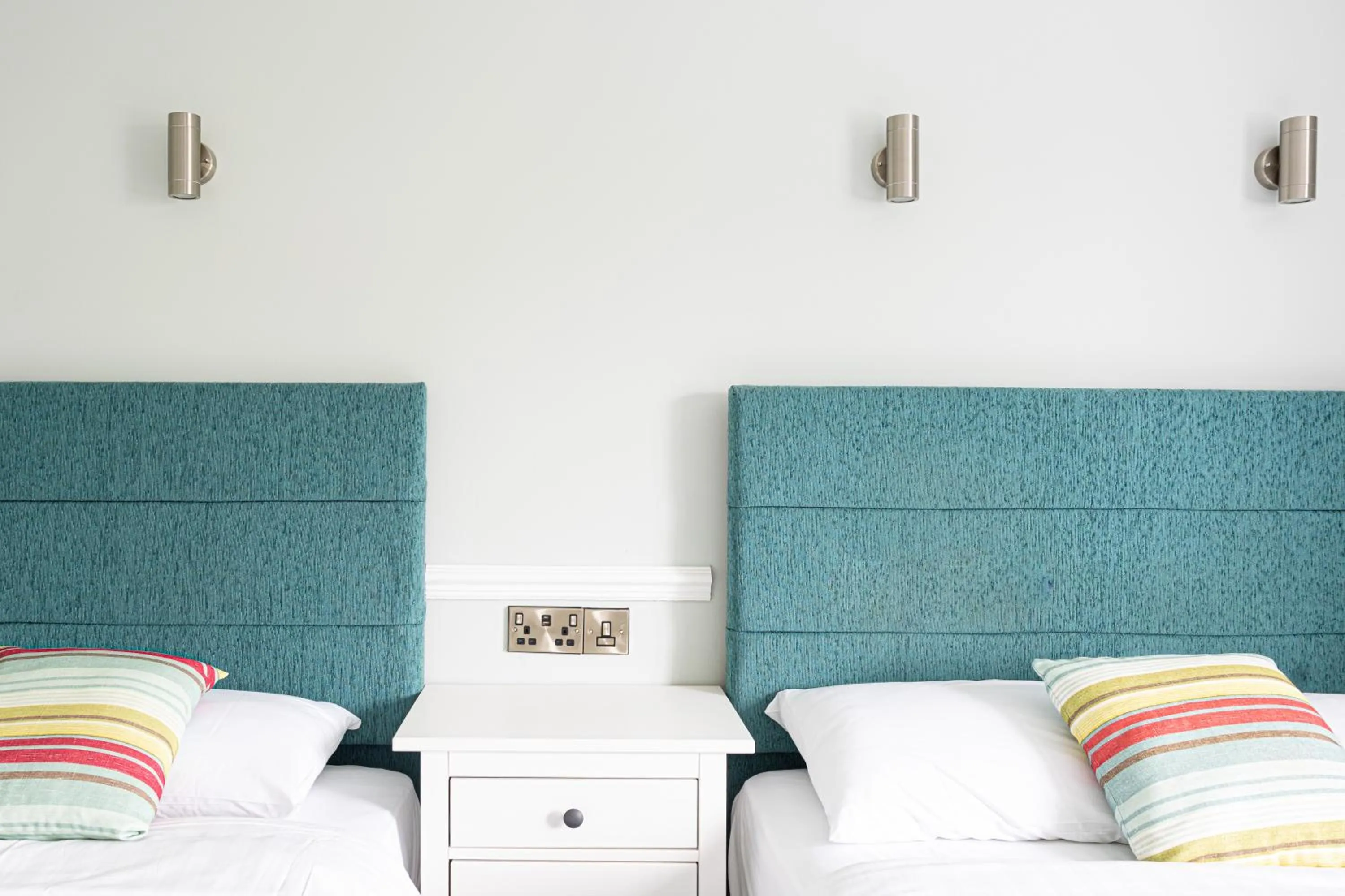 Bedroom, Bed in Waters Edge Hotel Torquay