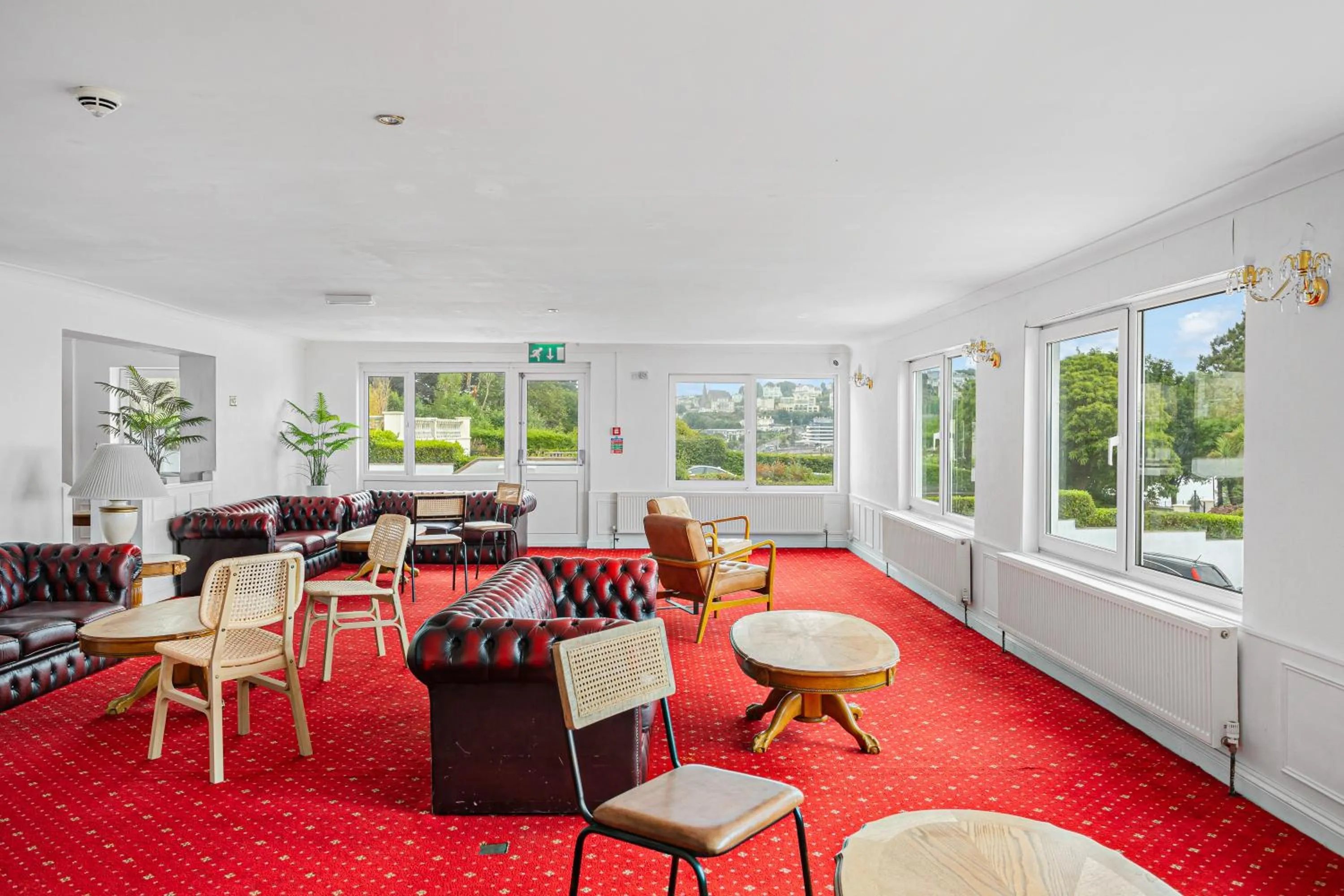 Seating area in Waters Edge Hotel Torquay