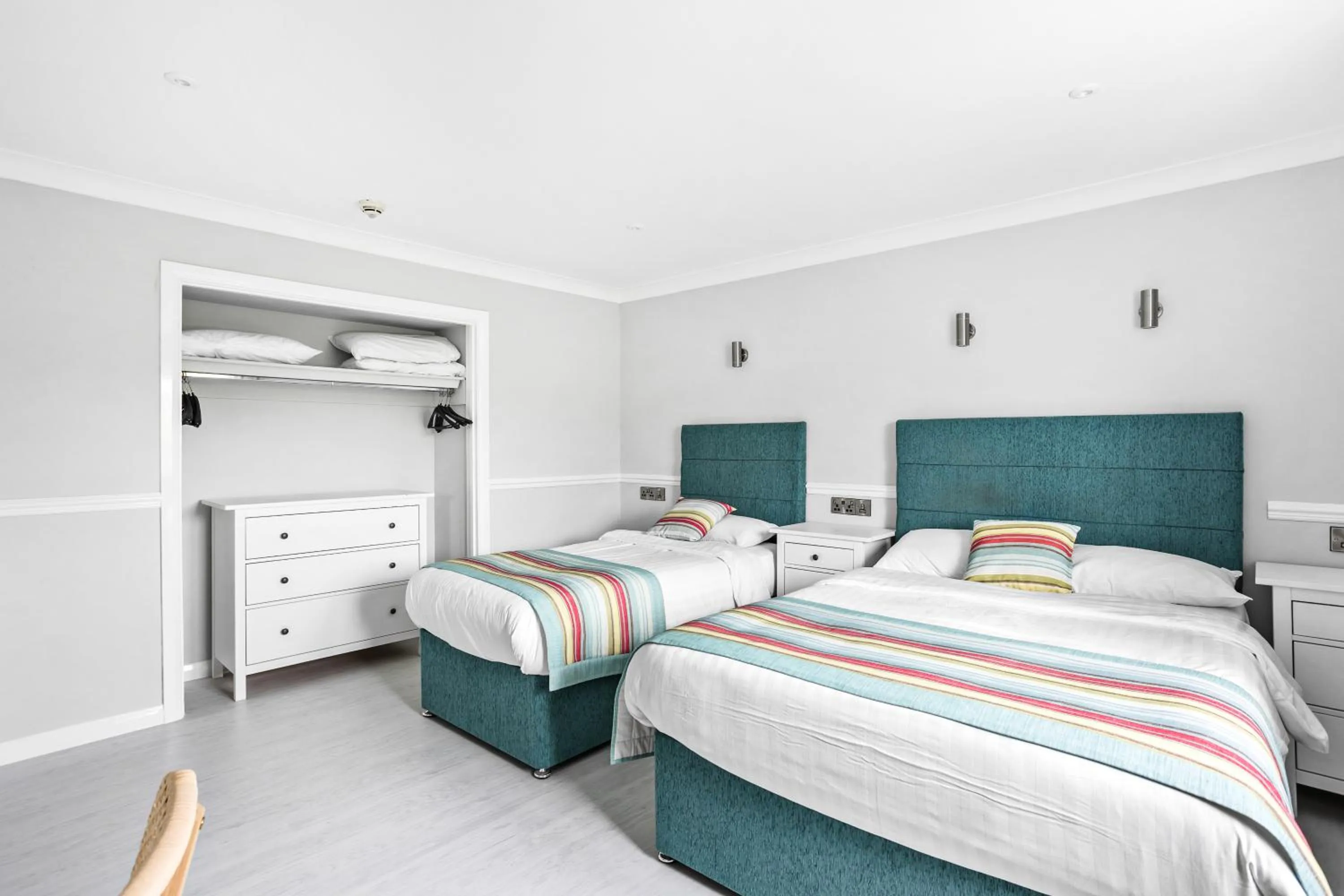 Bedroom, Bed in Waters Edge Hotel Torquay