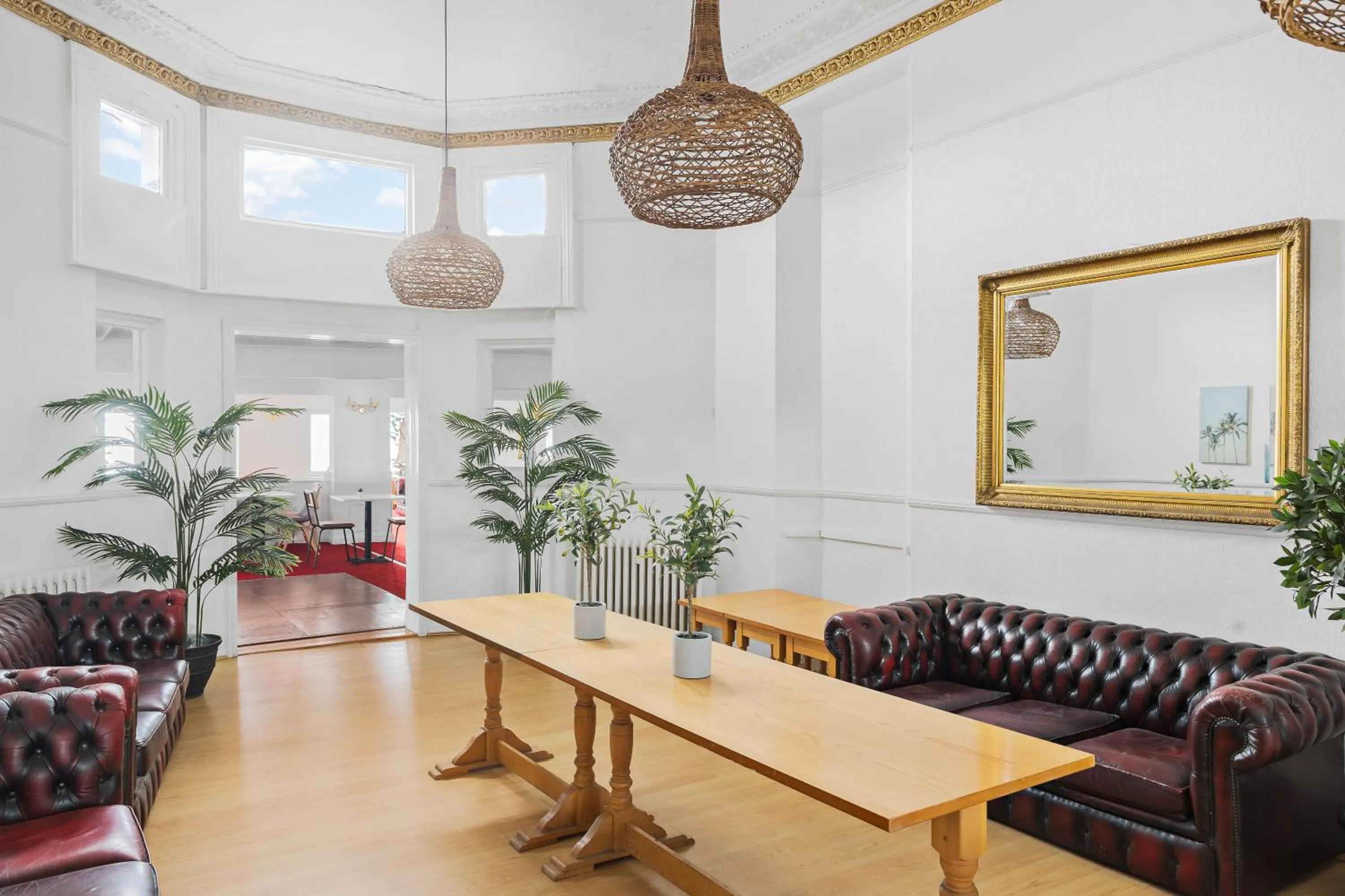 Seating area in Waters Edge Hotel Torquay