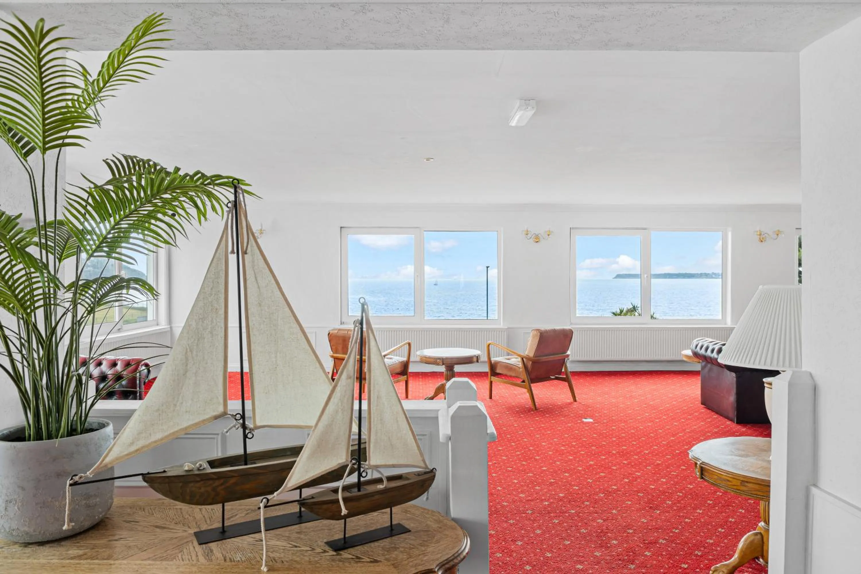 Seating area in Waters Edge Hotel Torquay