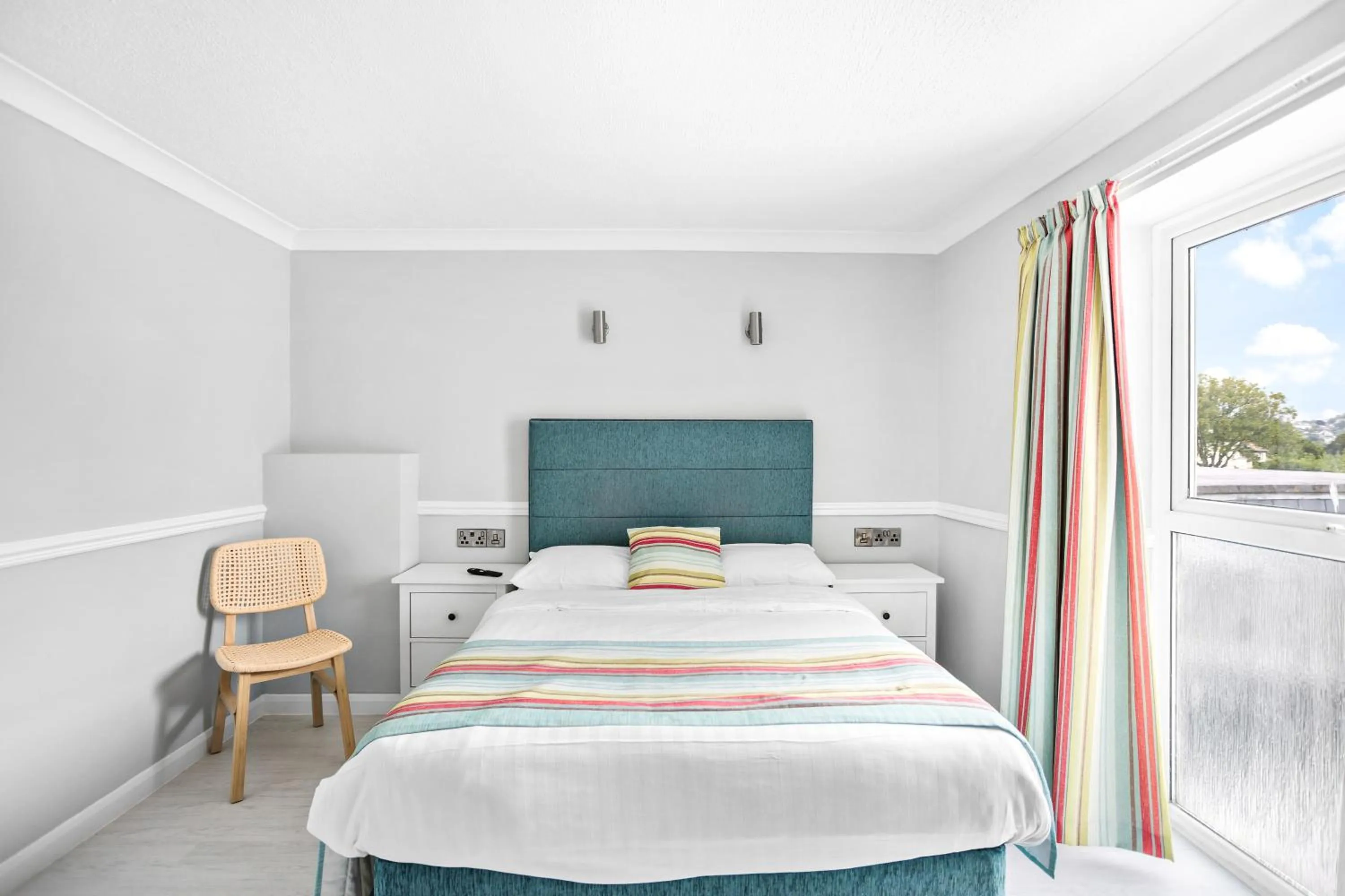 Bedroom, Bed in Waters Edge Hotel Torquay