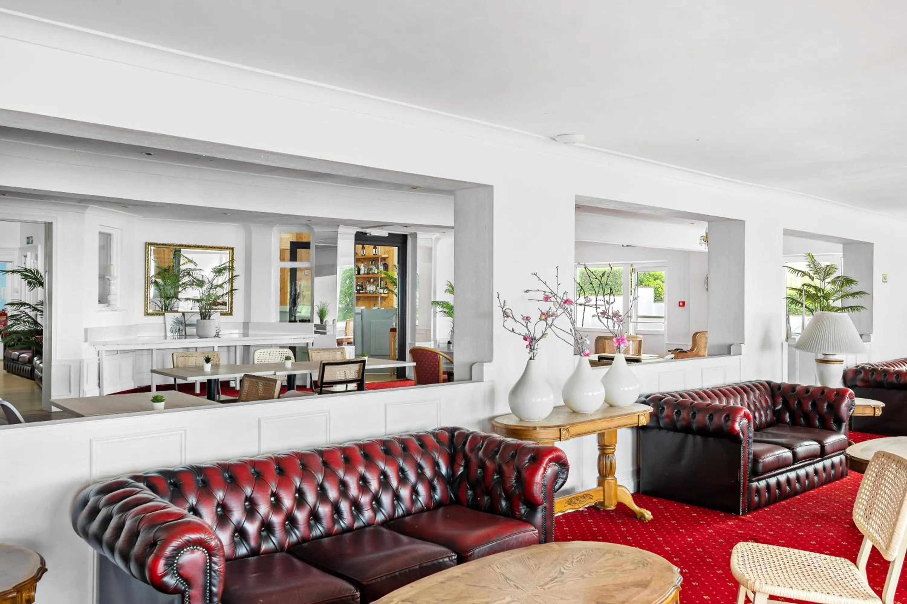 Seating area in Waters Edge Hotel Torquay