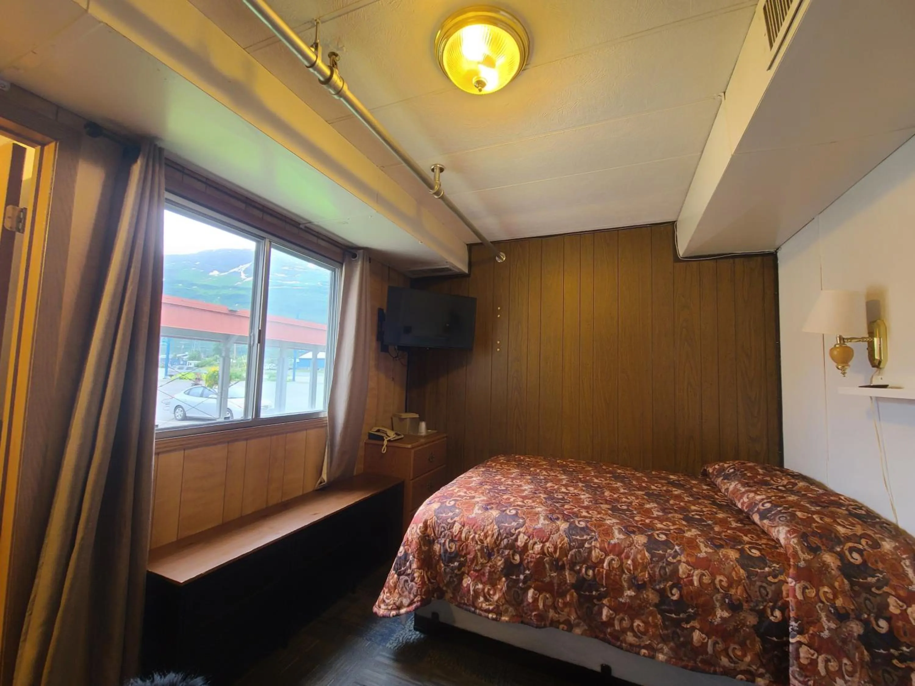 TV and multimedia in Keystone Hotel