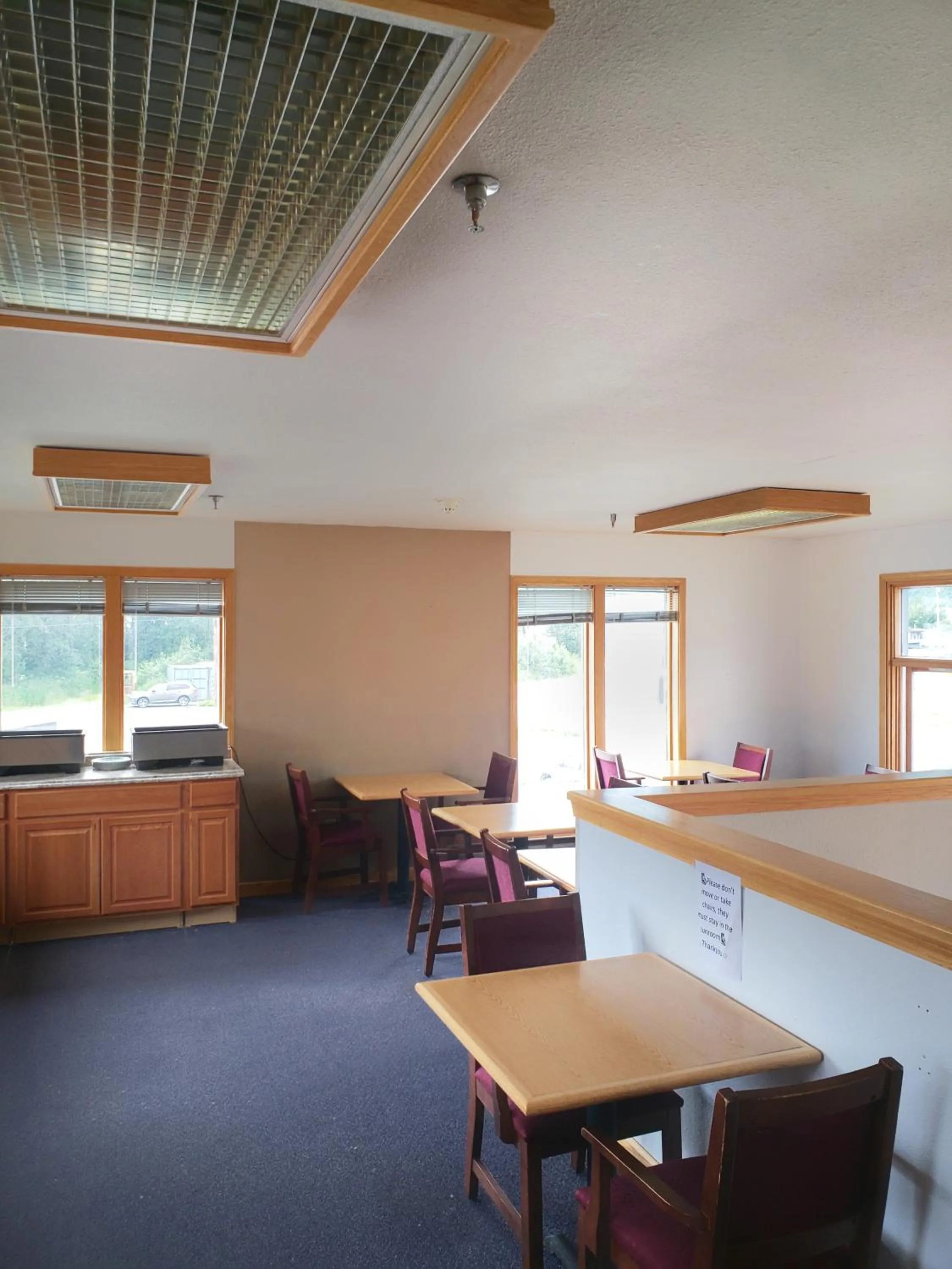 Communal lounge/ TV room in Keystone Hotel