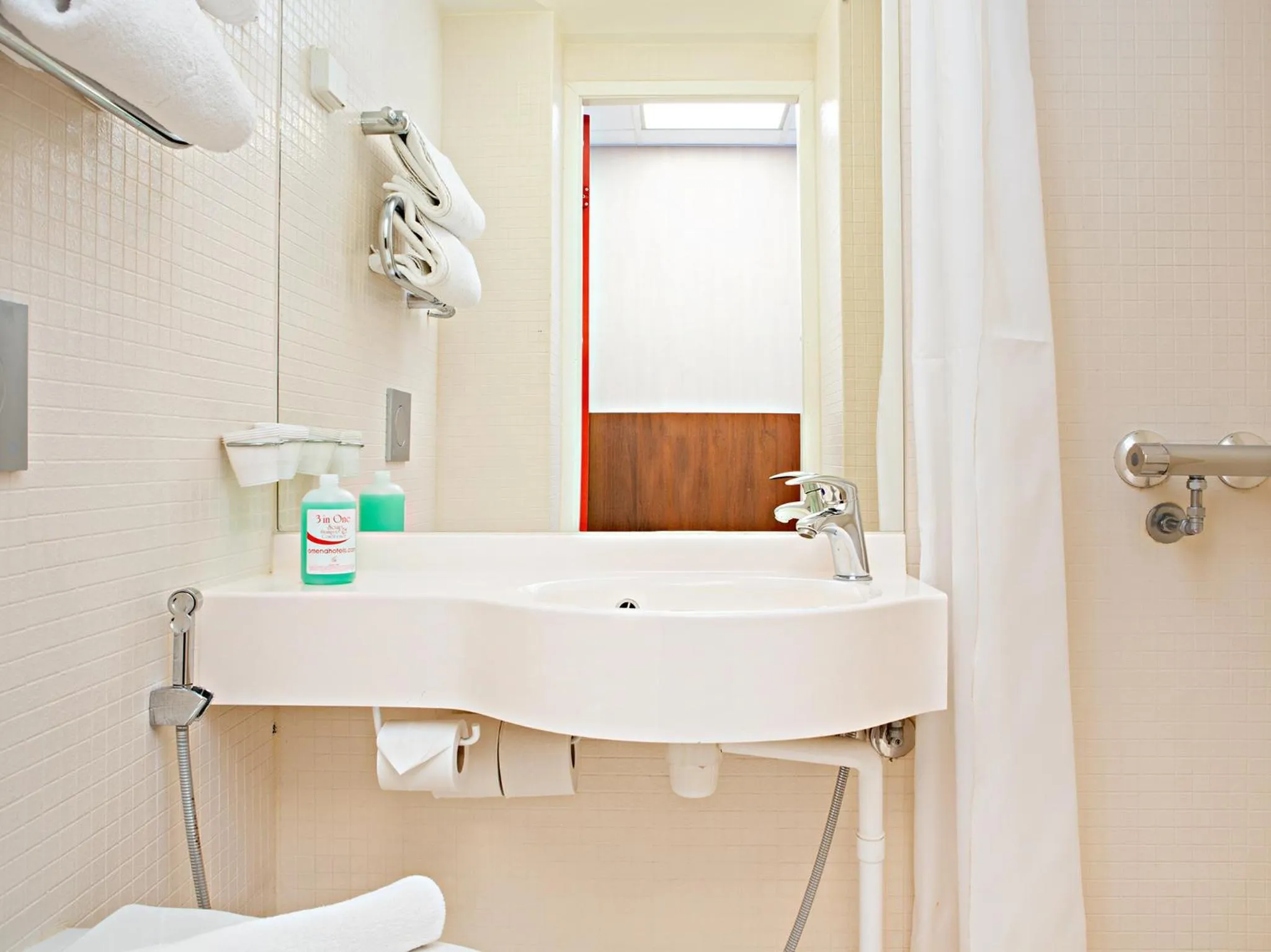 Shower in Omena Hotel Helsinki City Centre