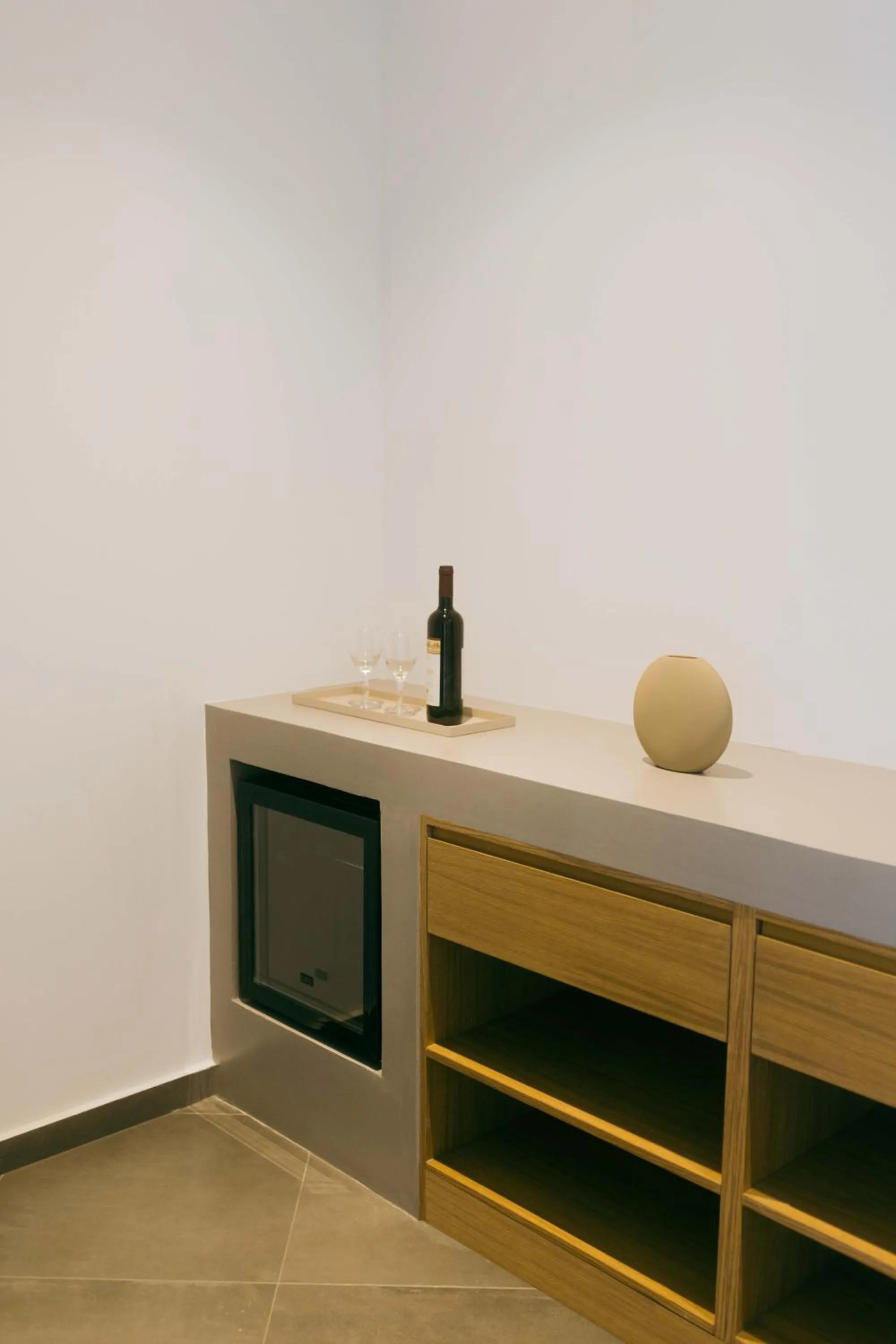 minibar in Peninsula Resort & Spa