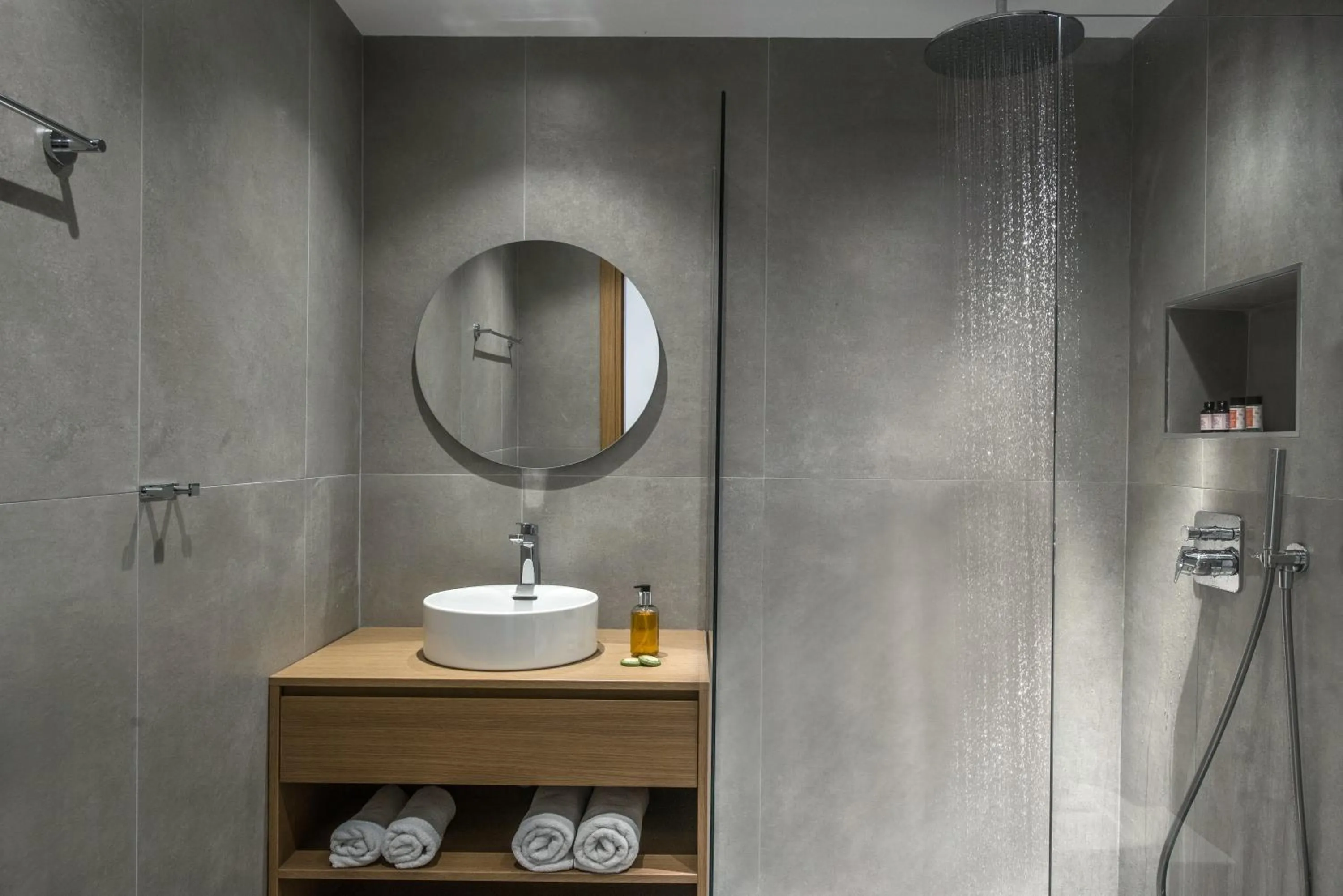 Bathroom in Peninsula Resort & Spa