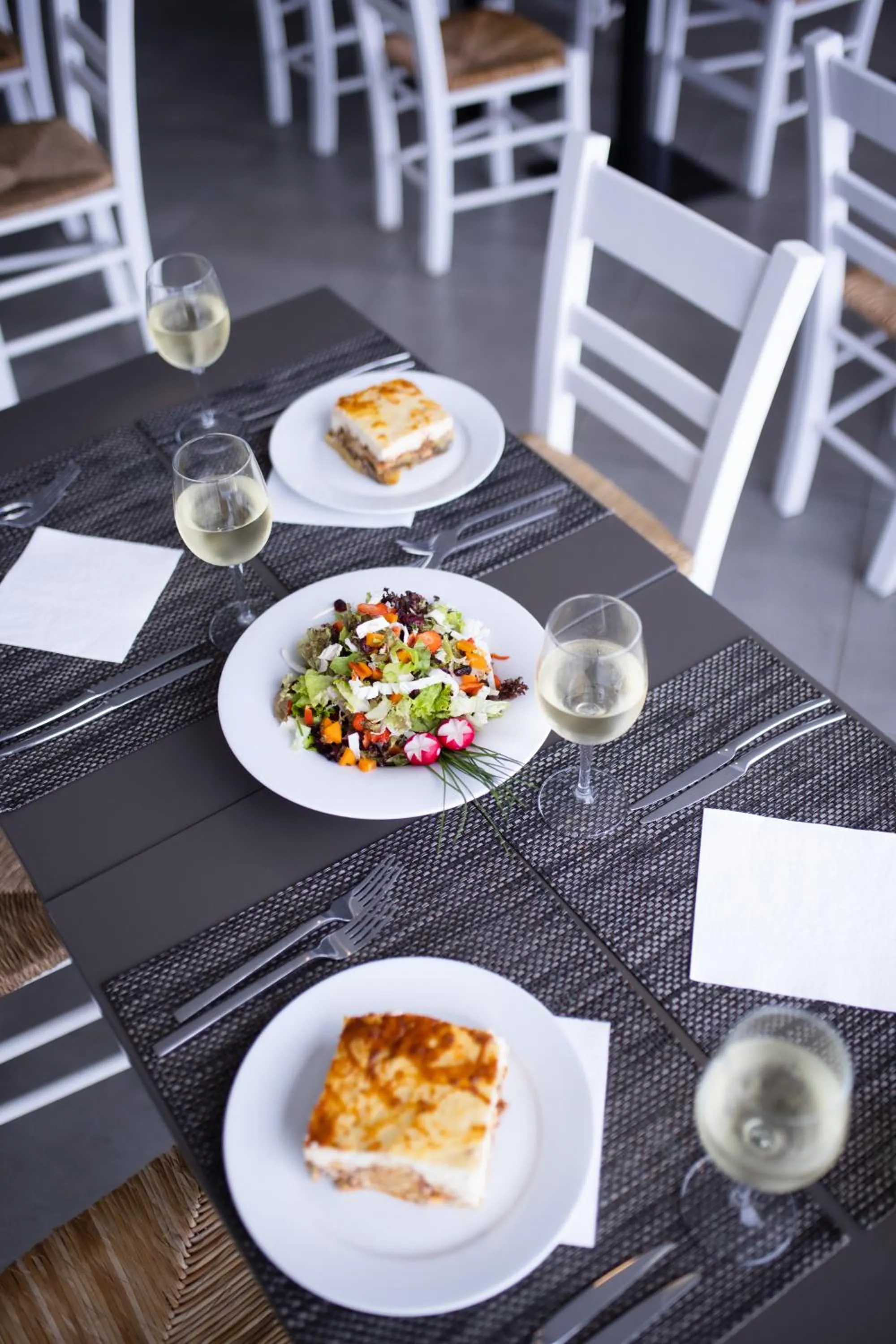 Food and drinks in Peninsula Resort & Spa